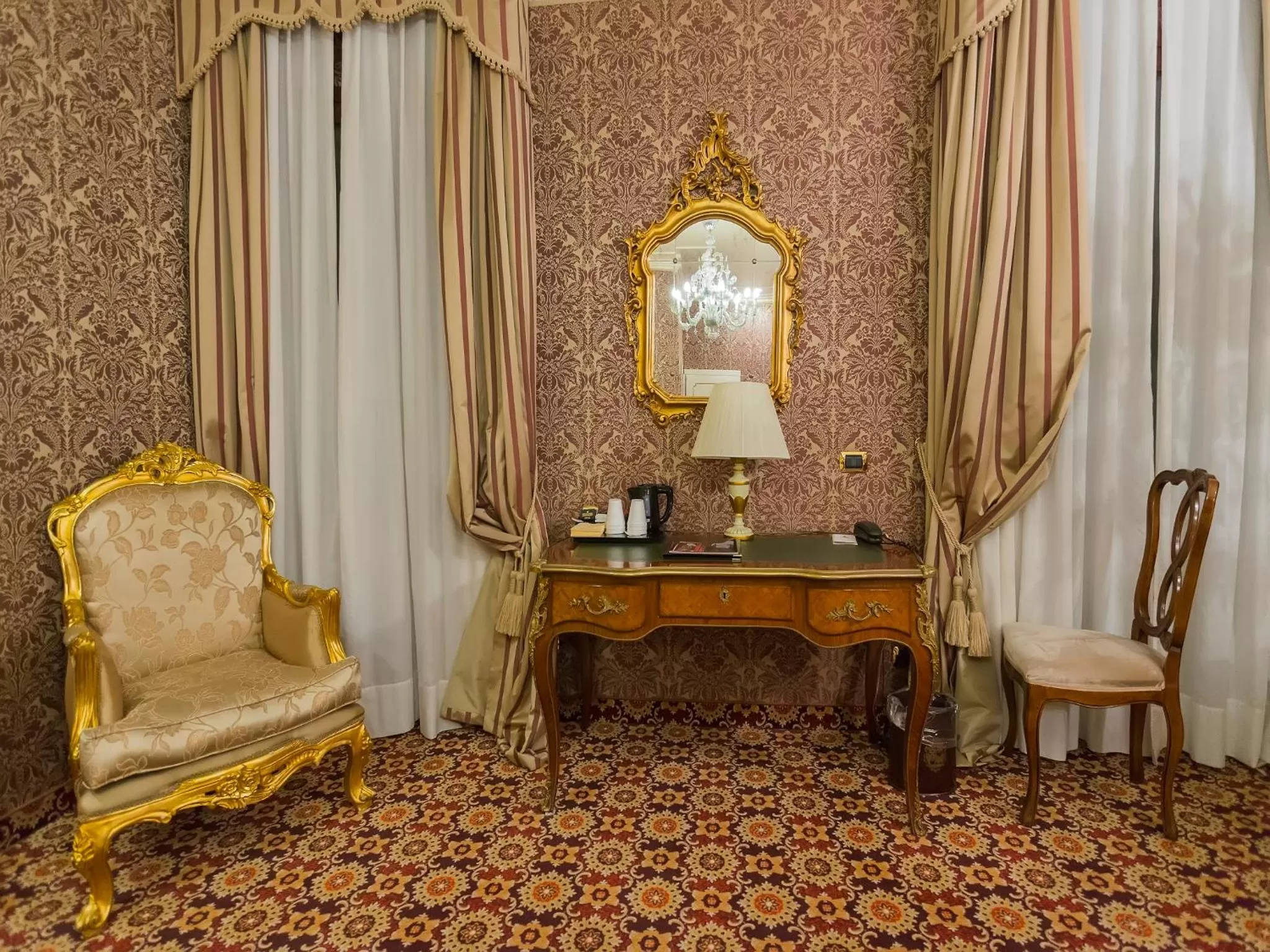 Photo of the whole room in Hotel Ca' dei Conti