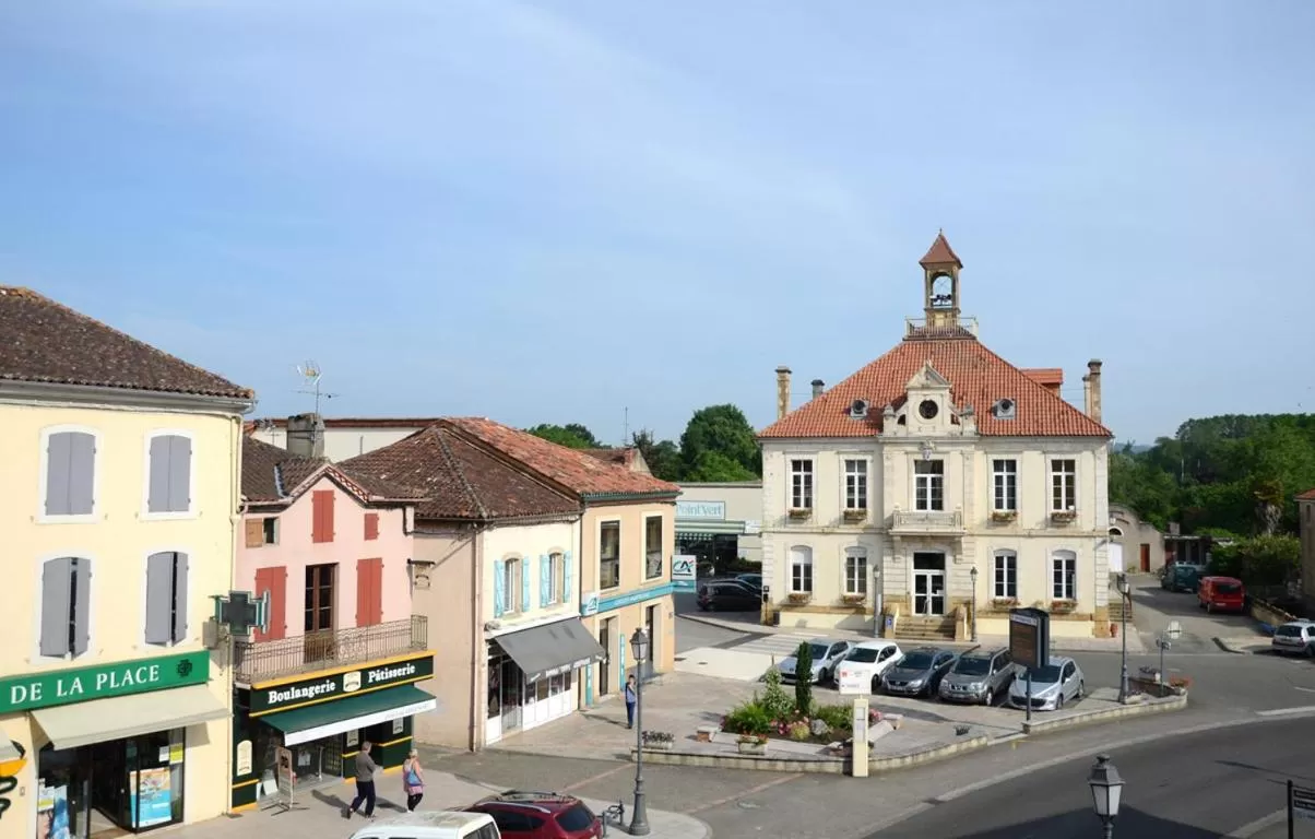 Neighbourhood, Nearby Landmark in Avenue de la Gare