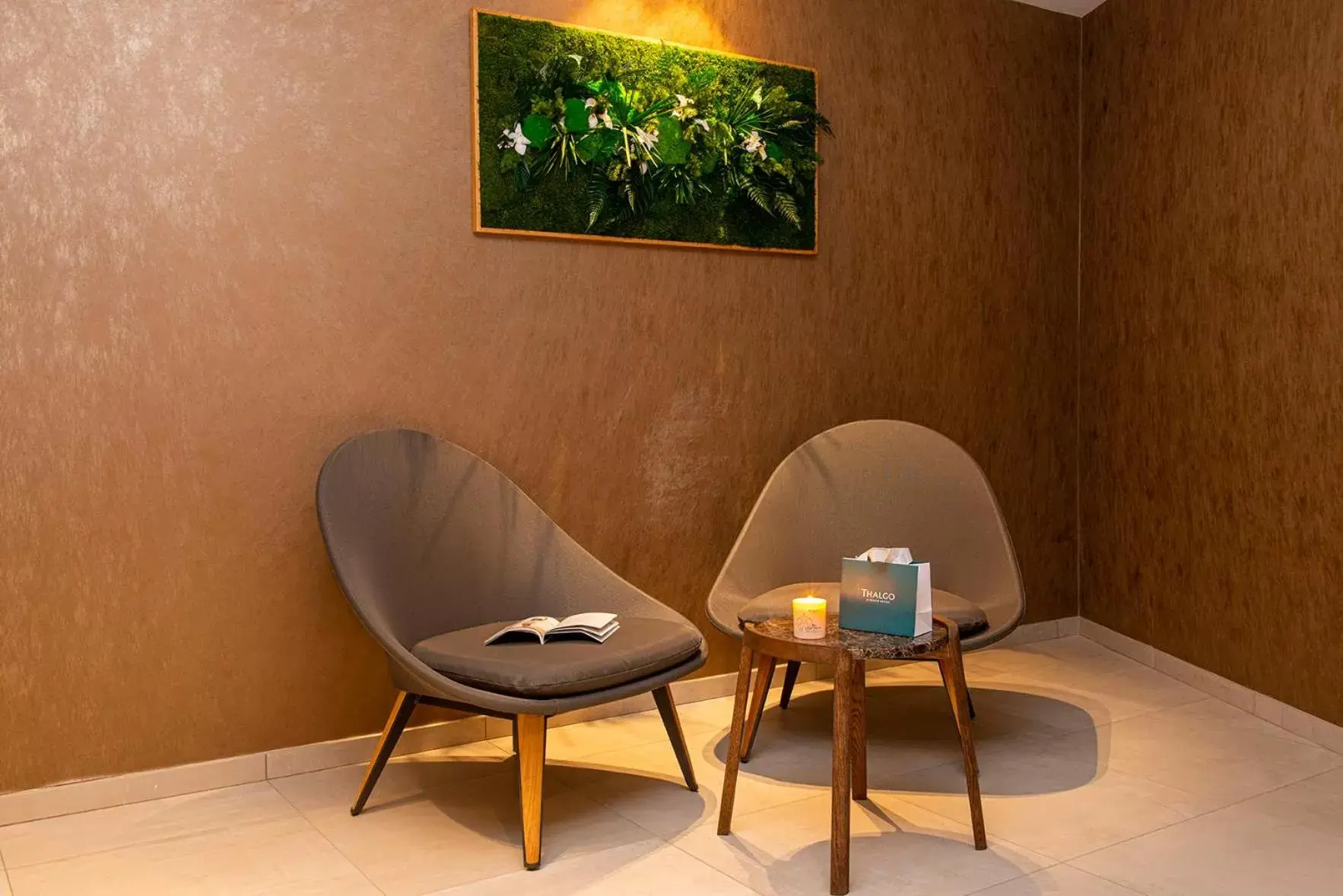 Coffee/tea facilities, Seating Area in Radisson Blu Hotel, Rouen Centre