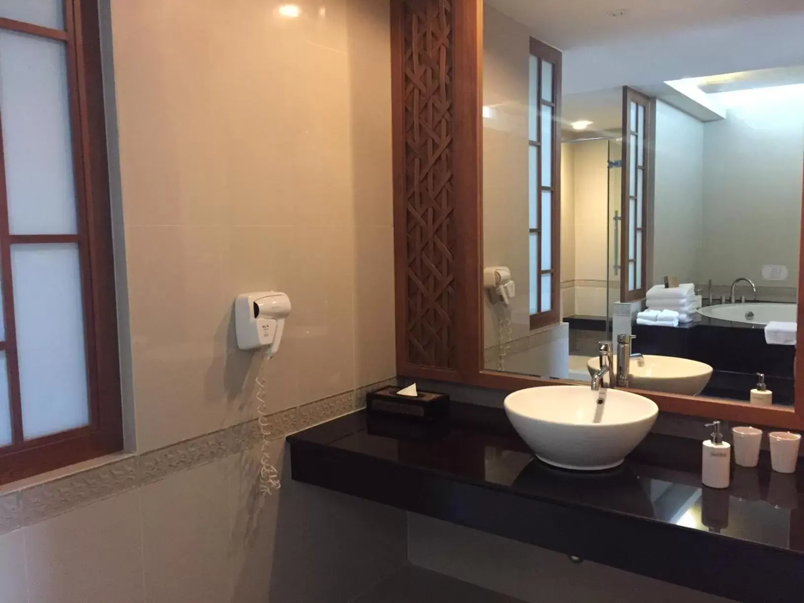 Bathroom in Sunee Grand Hotel&convention Center