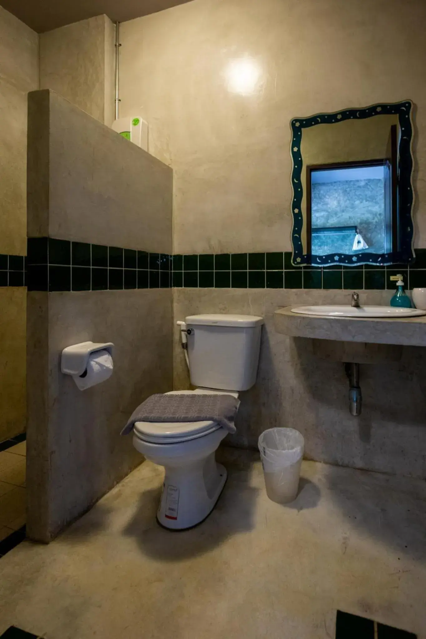 Bathroom in Baansuanramita Resort