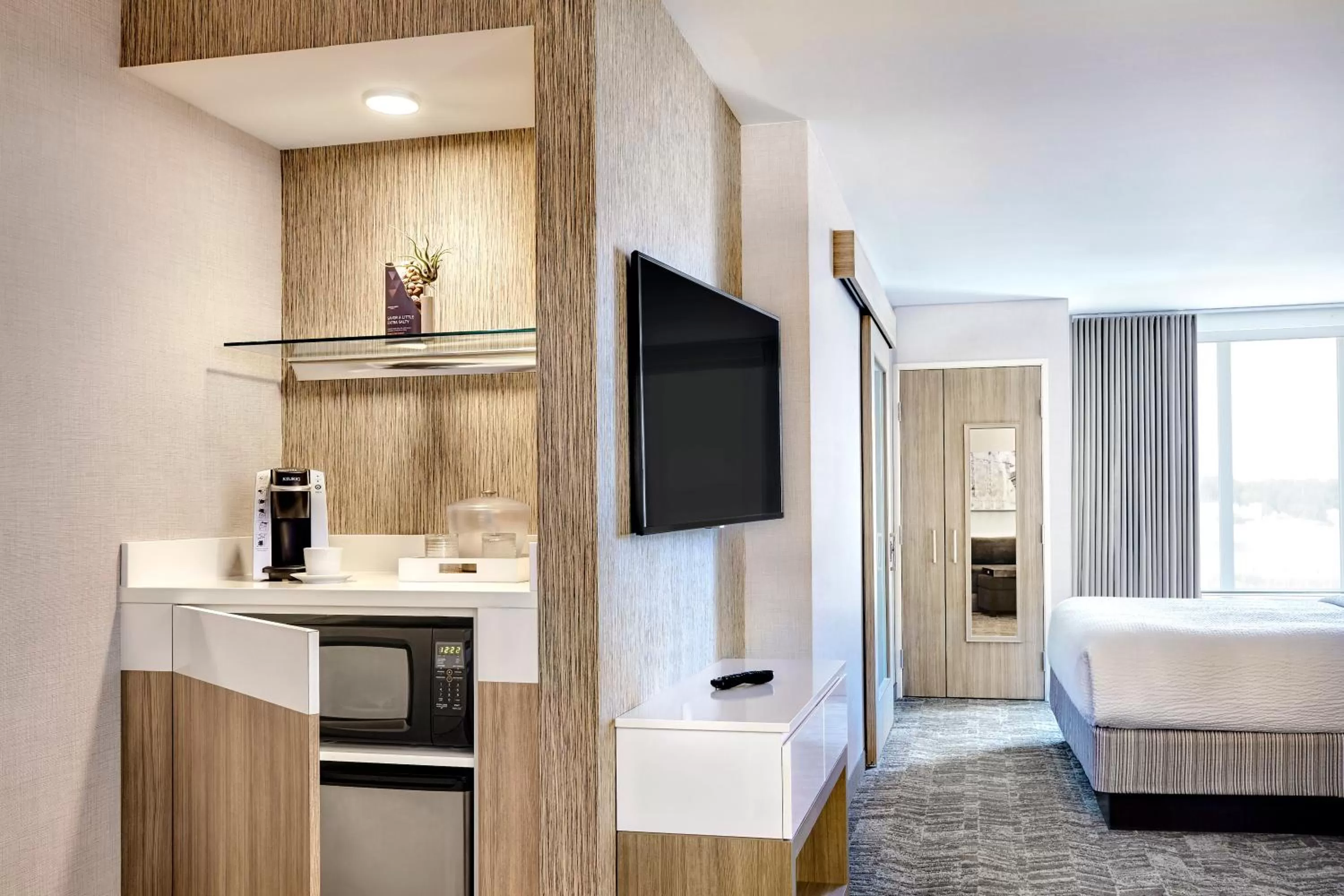 Food and drinks, Bed in SpringHill Suites by Marriott Springfield North