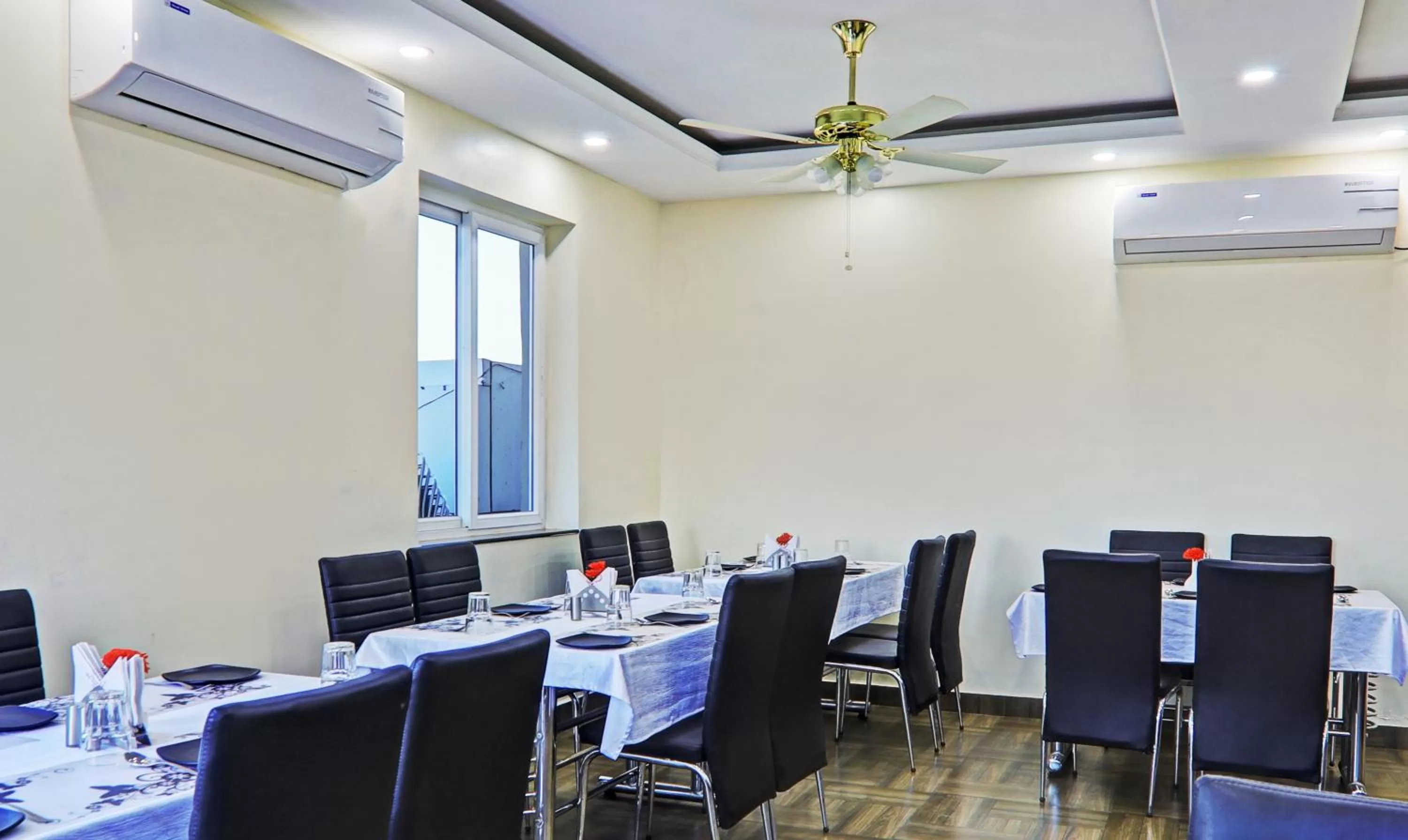 Restaurant/places to eat in Treebo Raj Inn Lalpur