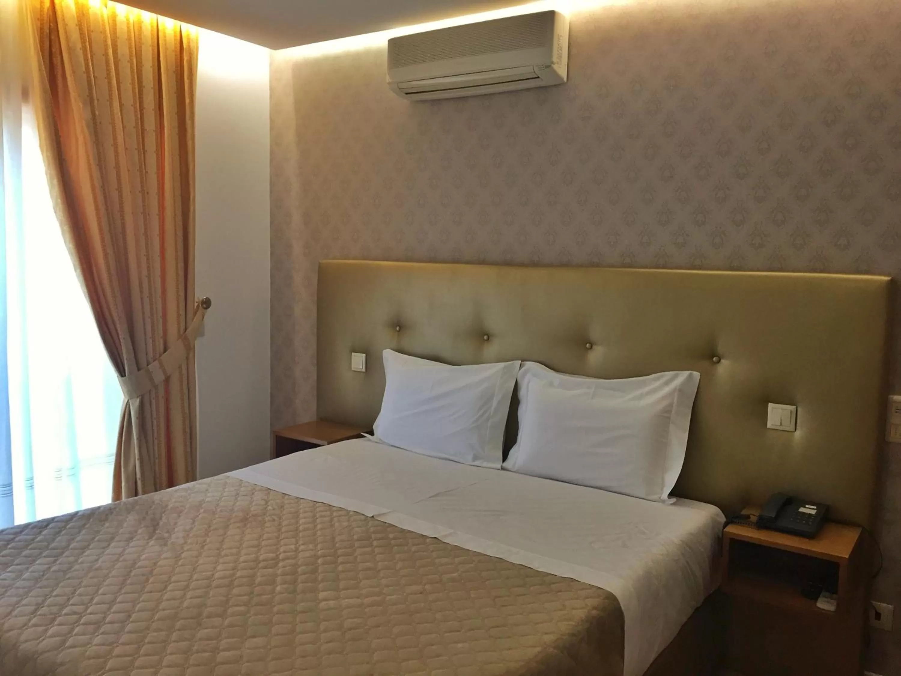 Bedroom, Bed in Hotel Estalagem Turismo