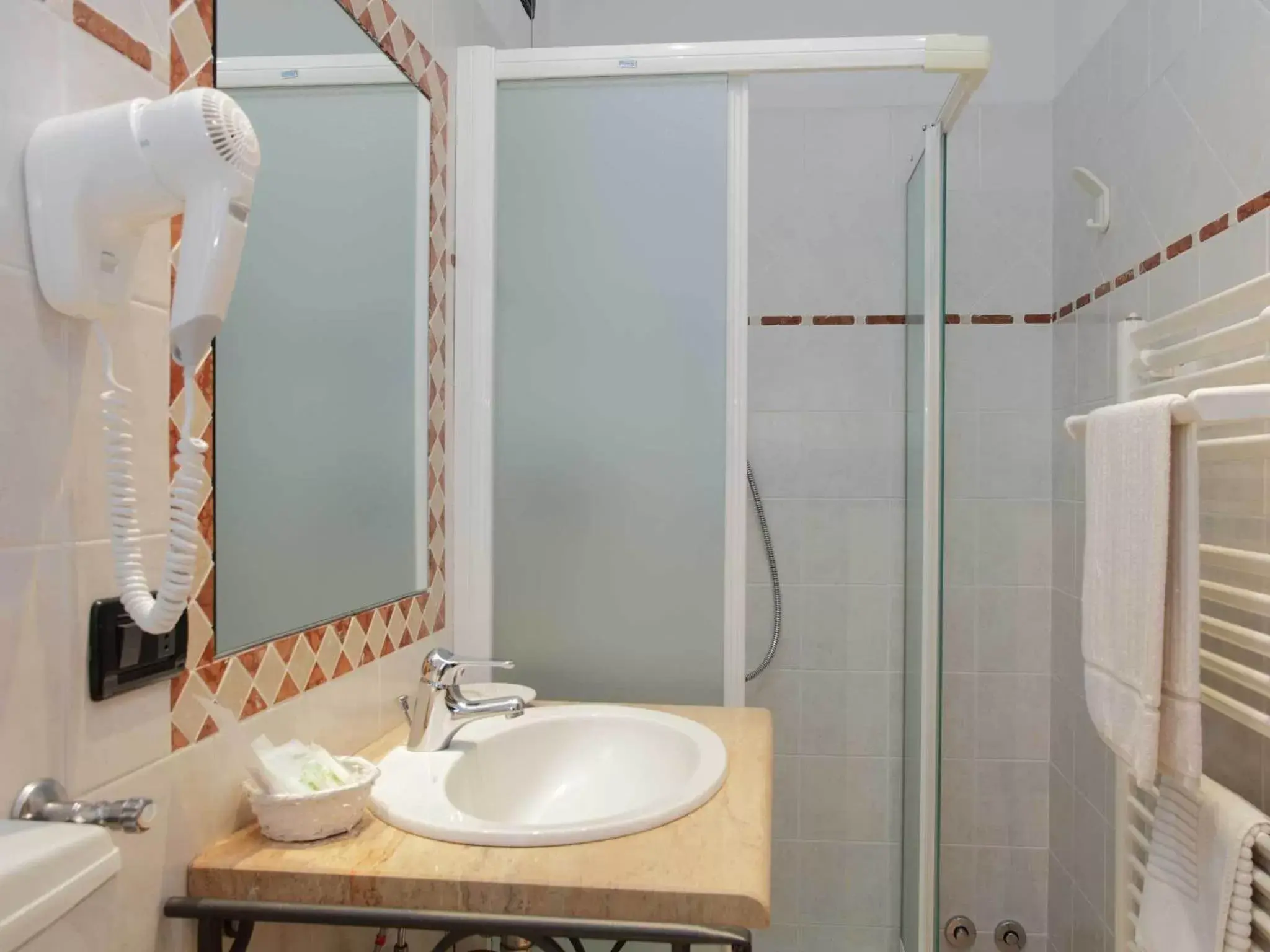 Shower, Bathroom in Albergo Le Macinaie - Monte Amiata