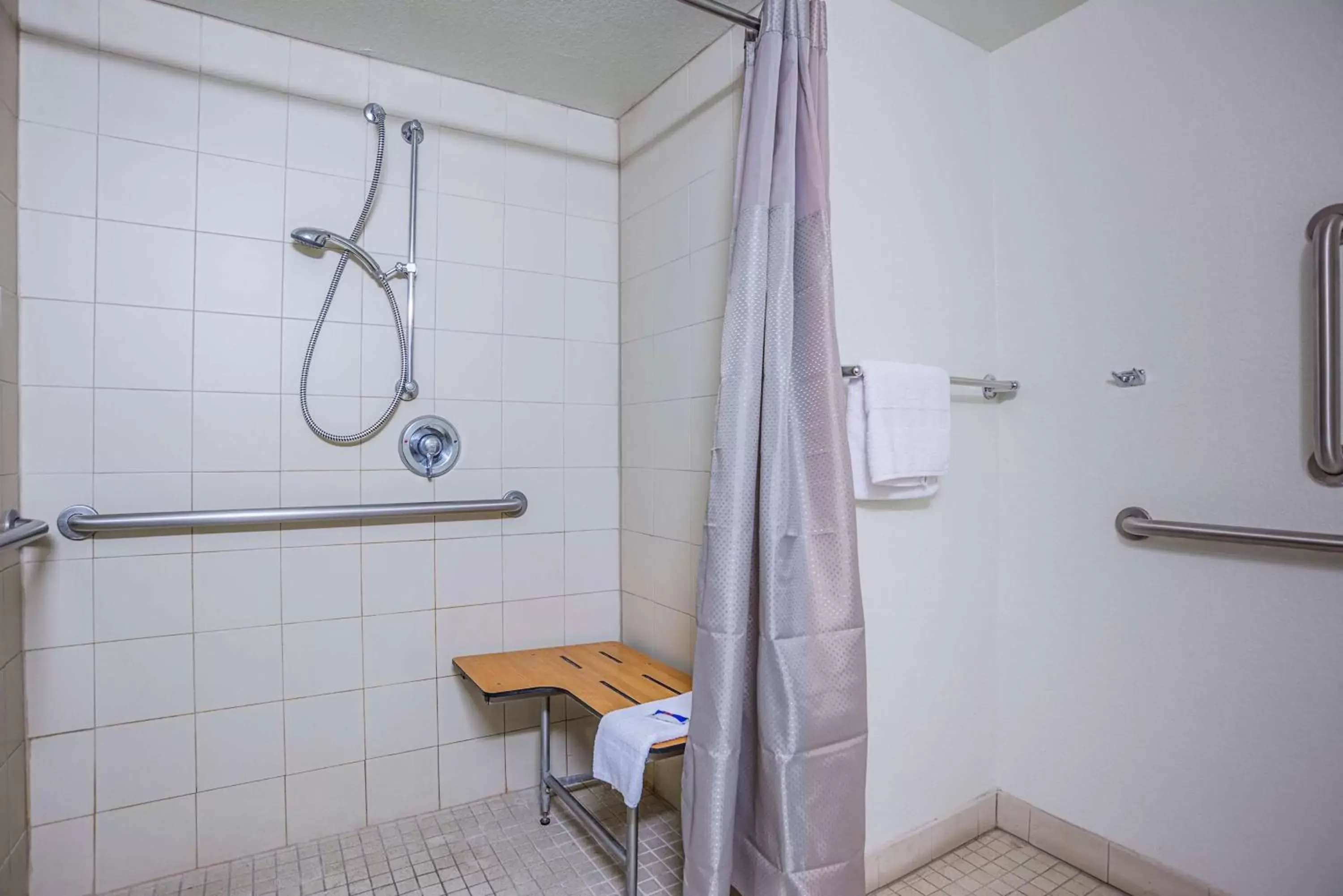 Bathroom in Motel 6 Tucson, AZ - North