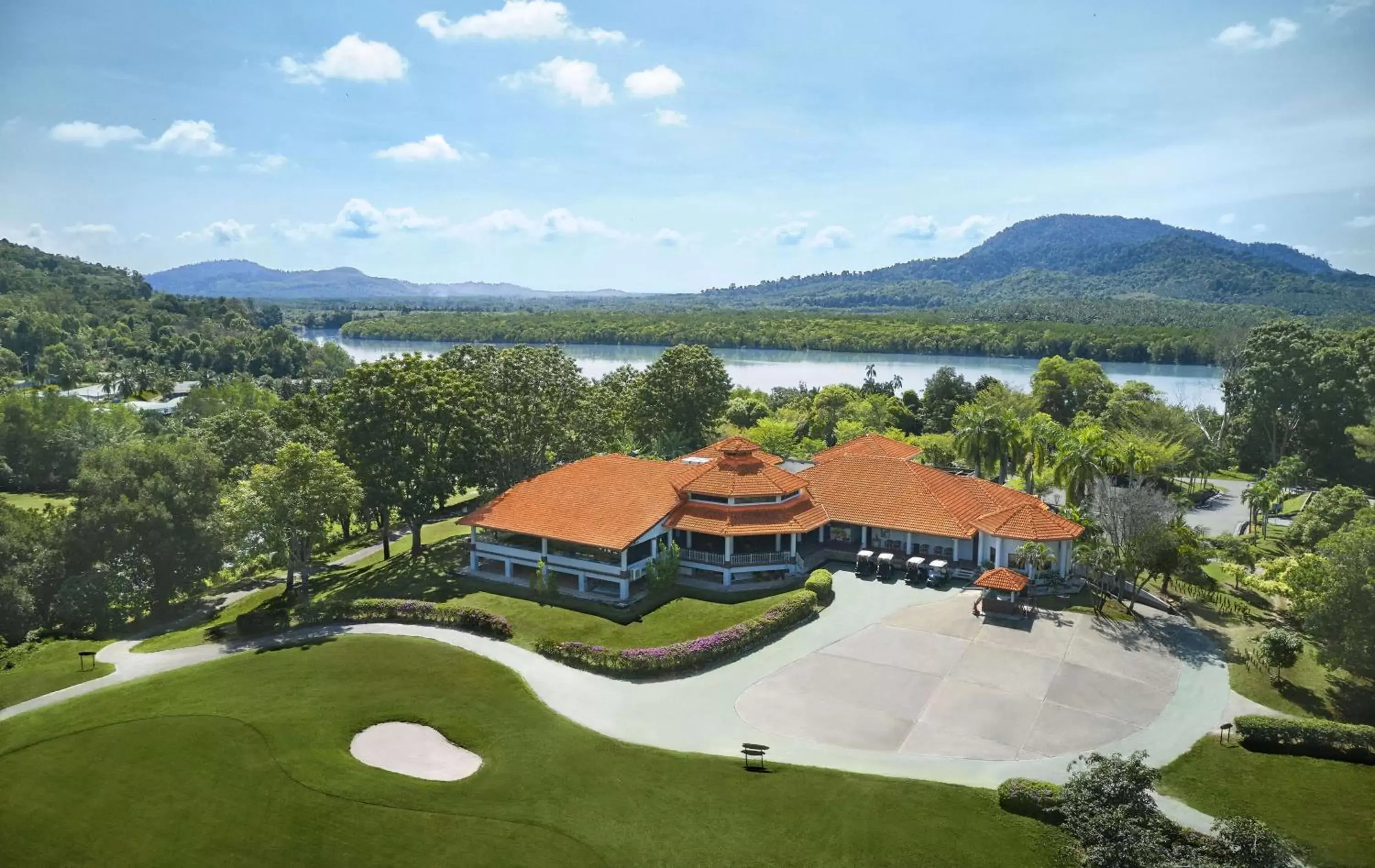 Golfcourse, Bird's-eye View in DoubleTree by Hilton Damai Laut