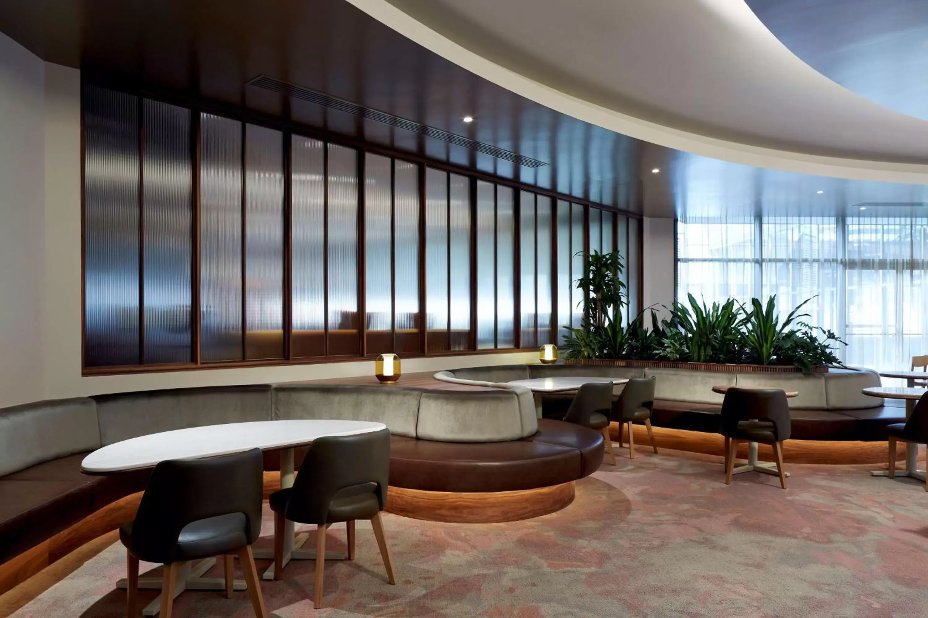 Restaurant/places to eat, Lounge/Bar in DoubleTree By Hilton Montreal