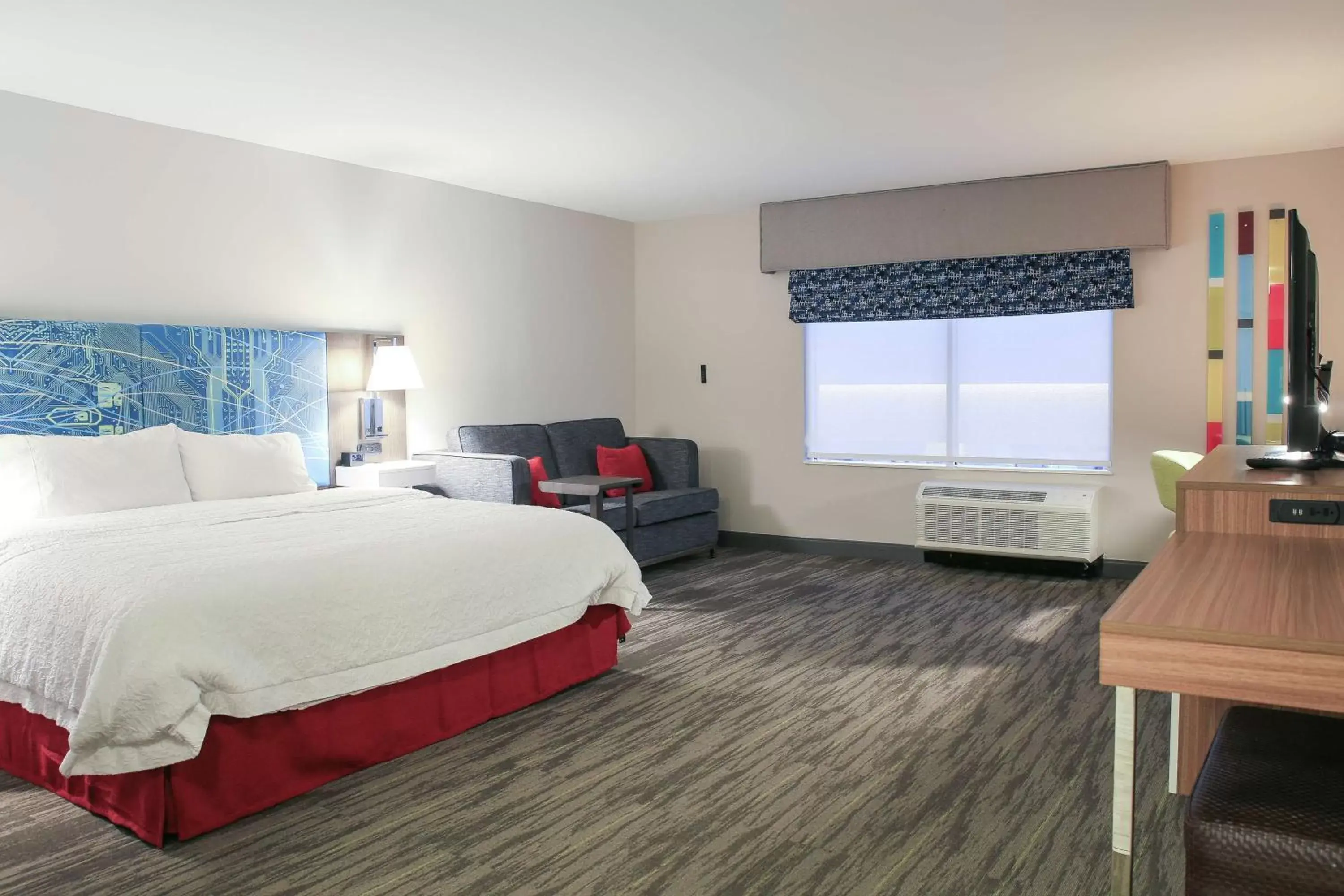Bedroom in Hampton Inn & Suites Mount Laurel/Moorestown