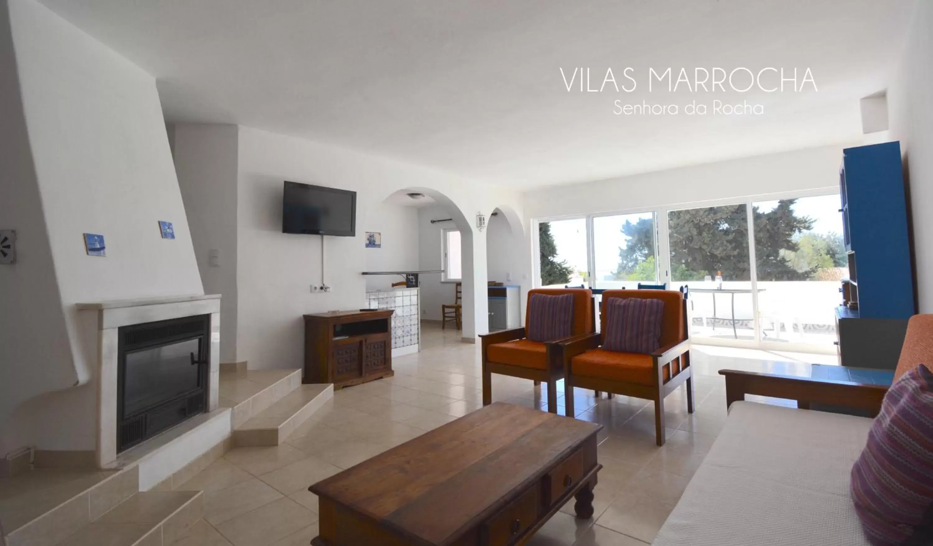 Communal lounge/ TV room, Seating Area in Vilas Marrocha