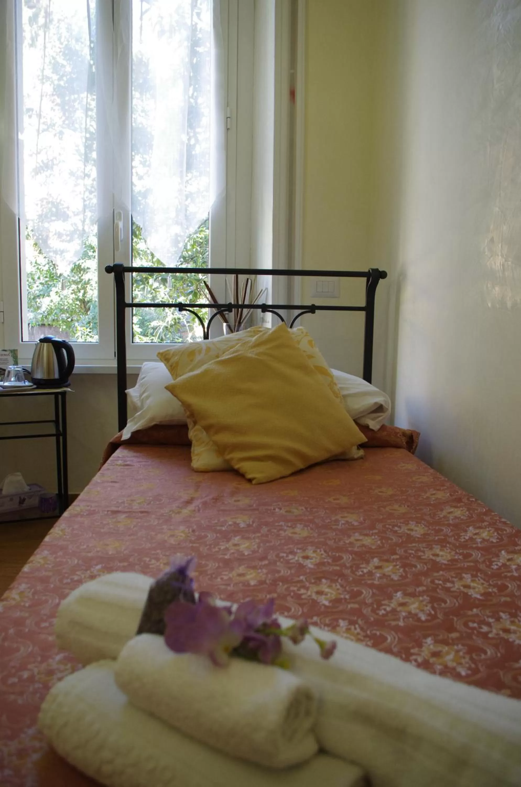 Bed in Tucci's Roma Guest House