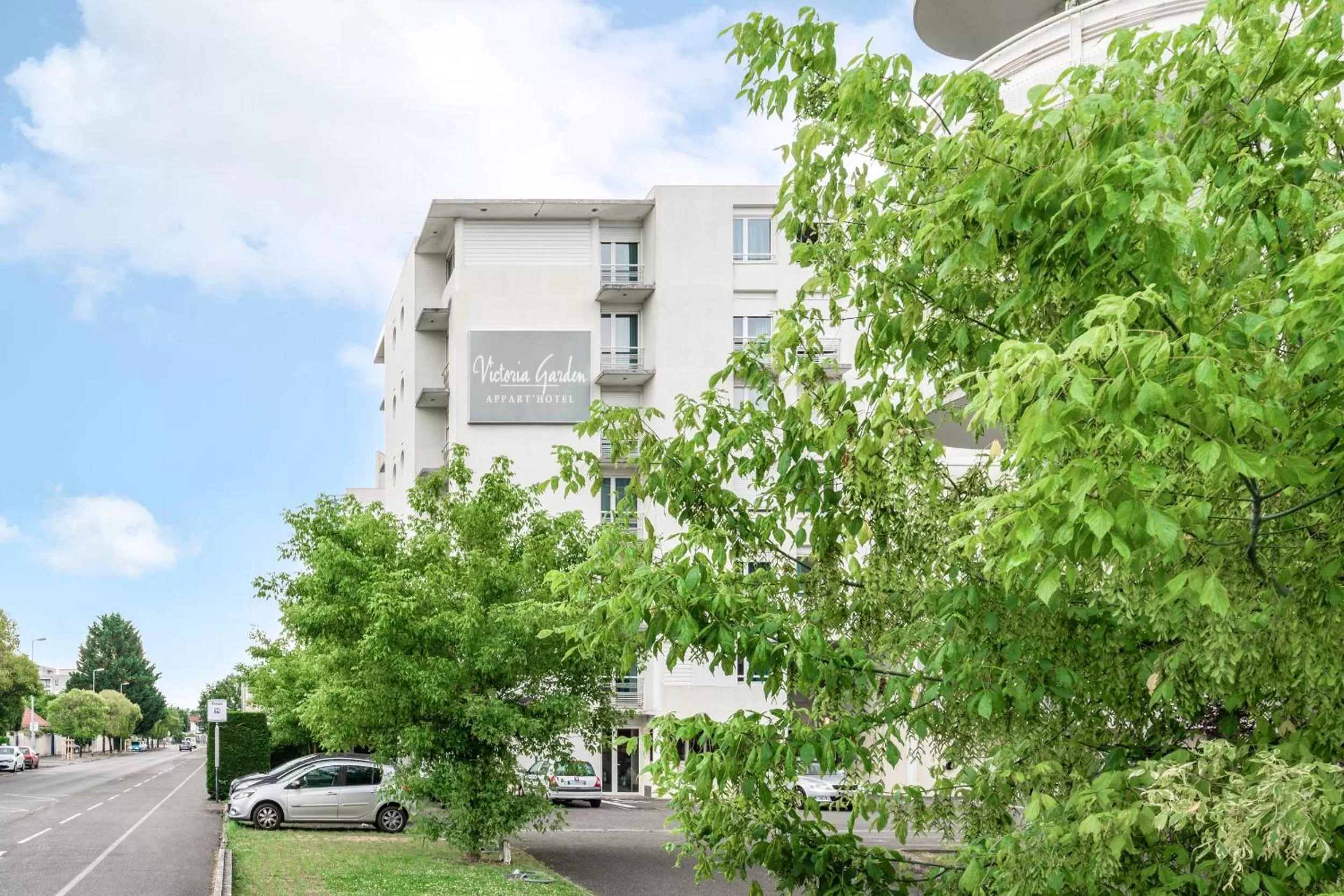 Property building in Appart'hotel Victoria Garden Pau