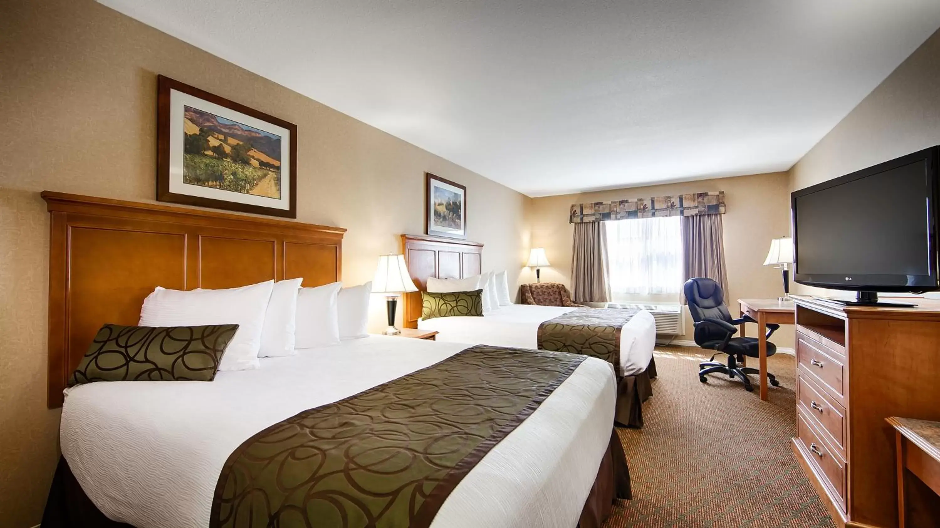 Photo of the whole room in Best Western Plus Osoyoos Hotel & Suites