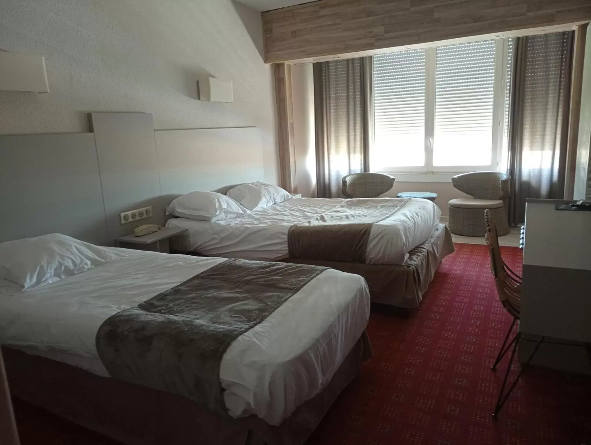 Bedroom, Bed in Logis Hôtel Mediterranee