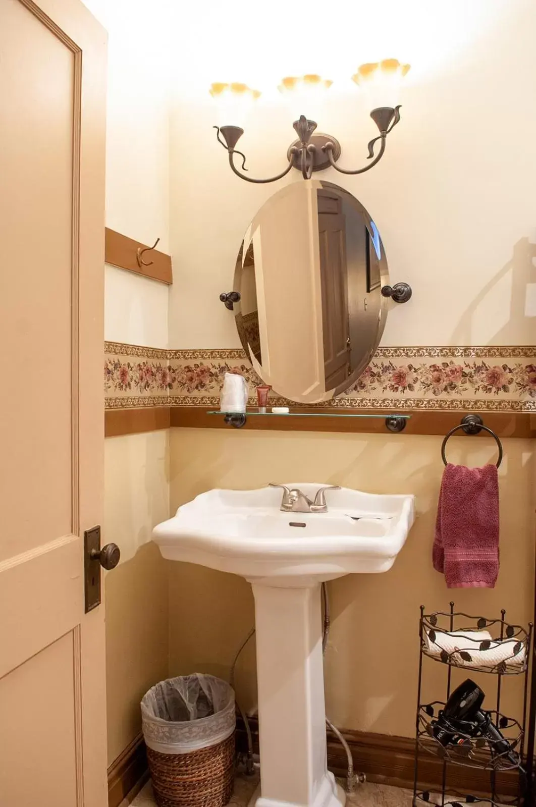 Bathroom in The Historic Wolf Hotel