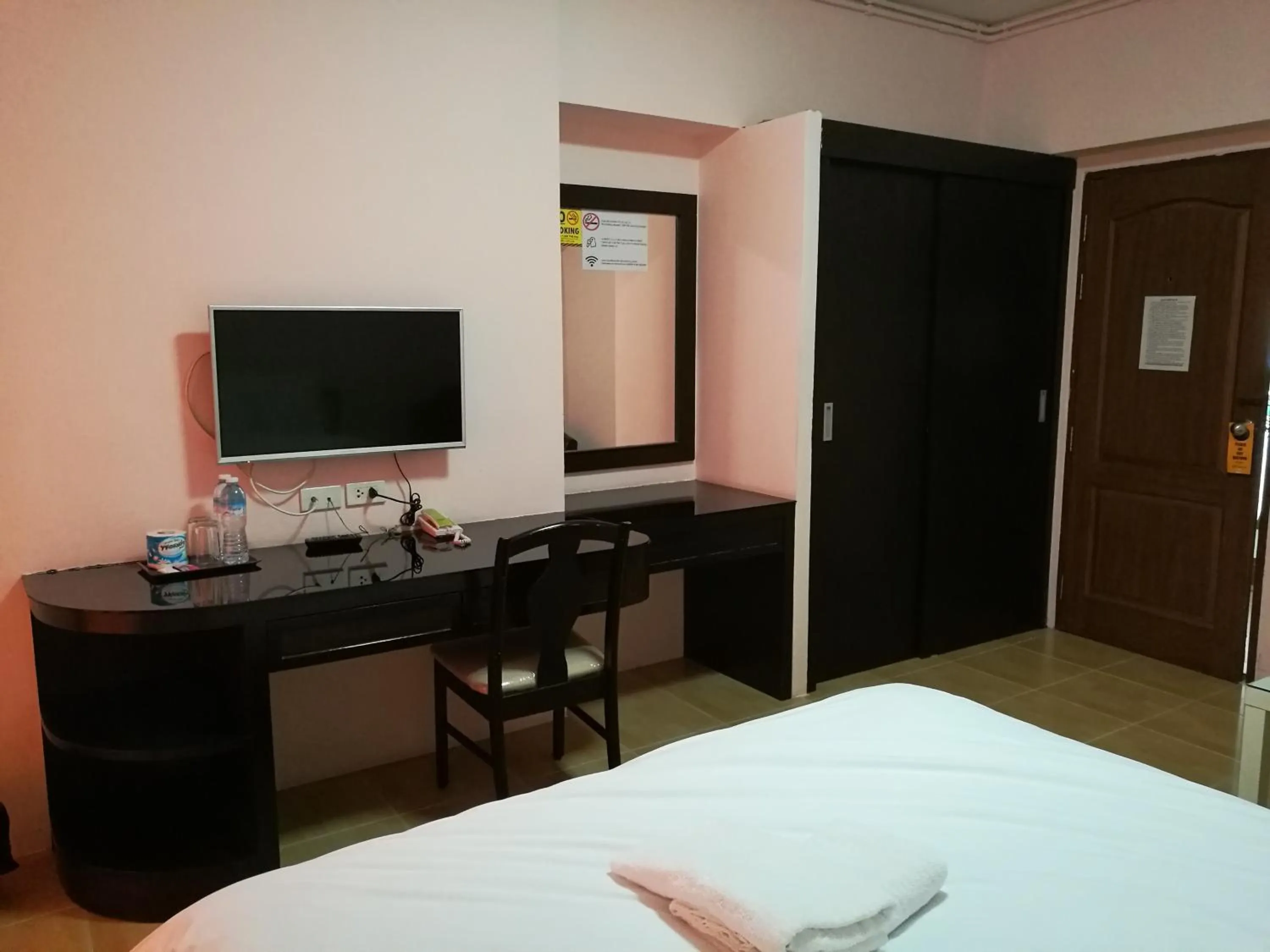 Photo of the whole room in J.Residence