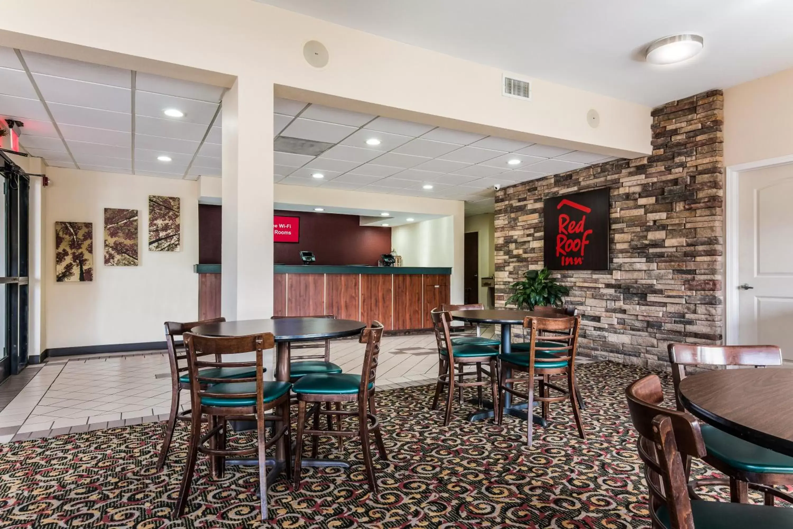 Lobby or reception, Restaurant/Places to Eat in Red Roof Inn Texarkana