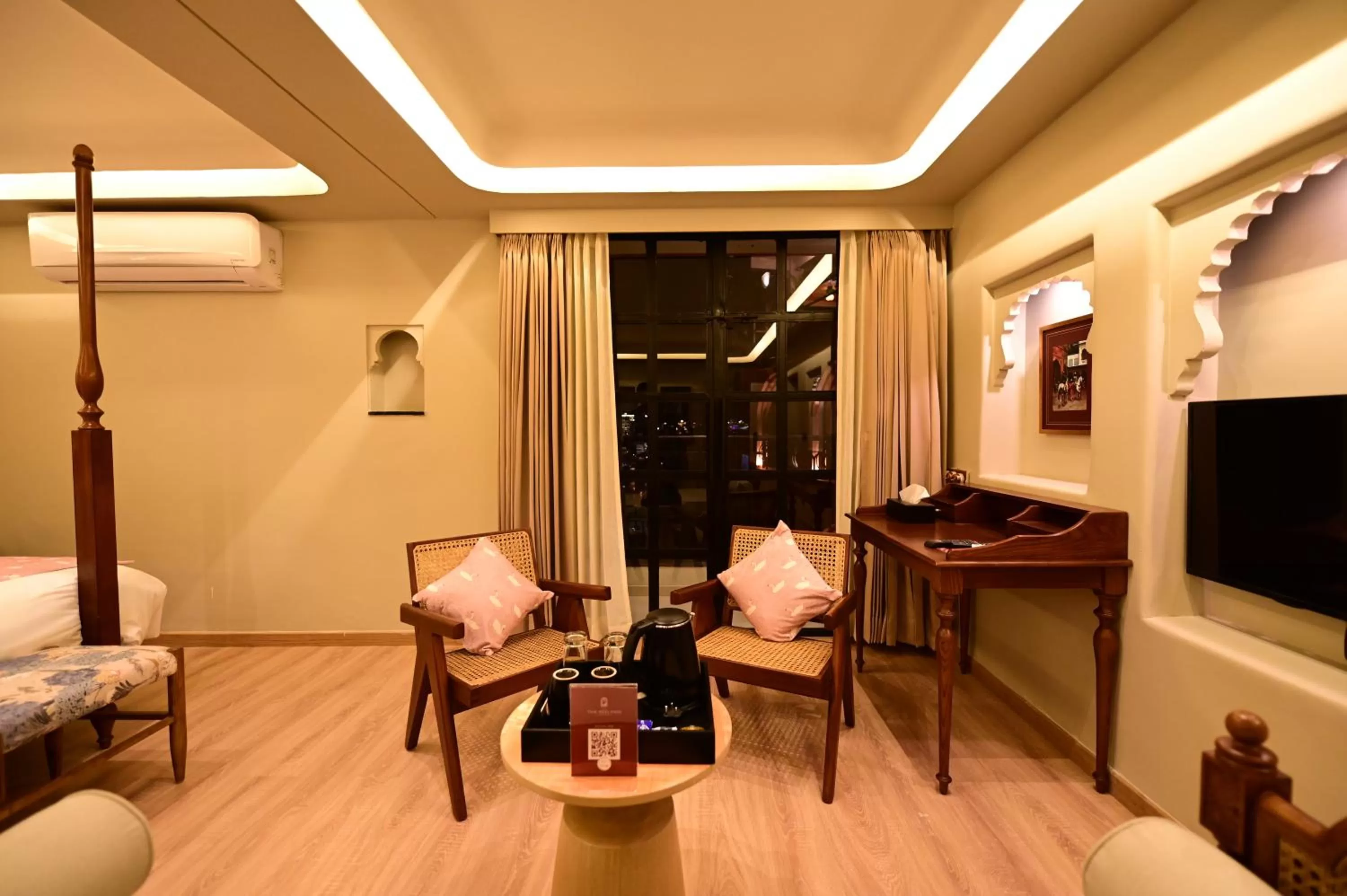 TV and multimedia in The Red Pier - My Downtown Hotels