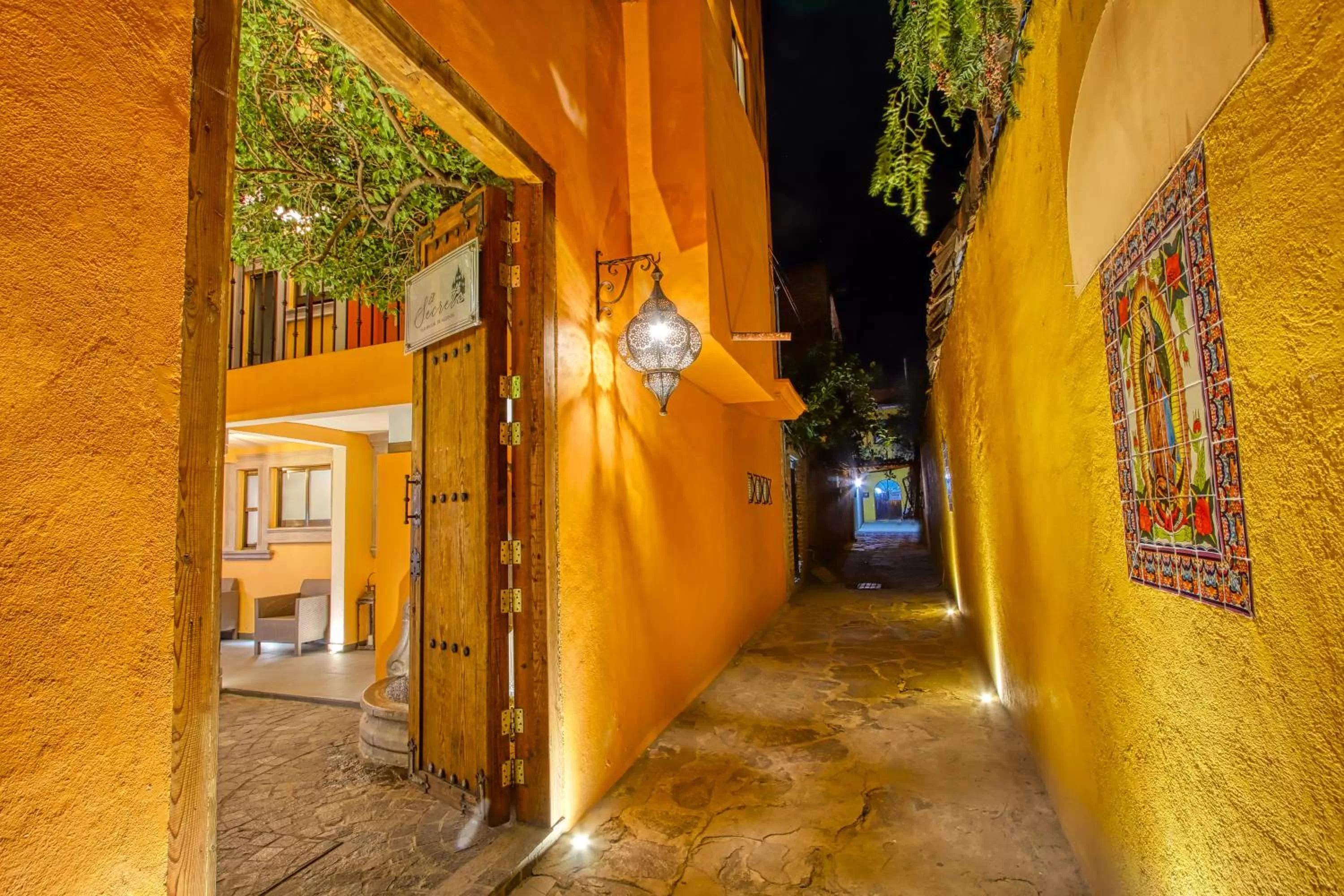 Facade/entrance in El Secreto