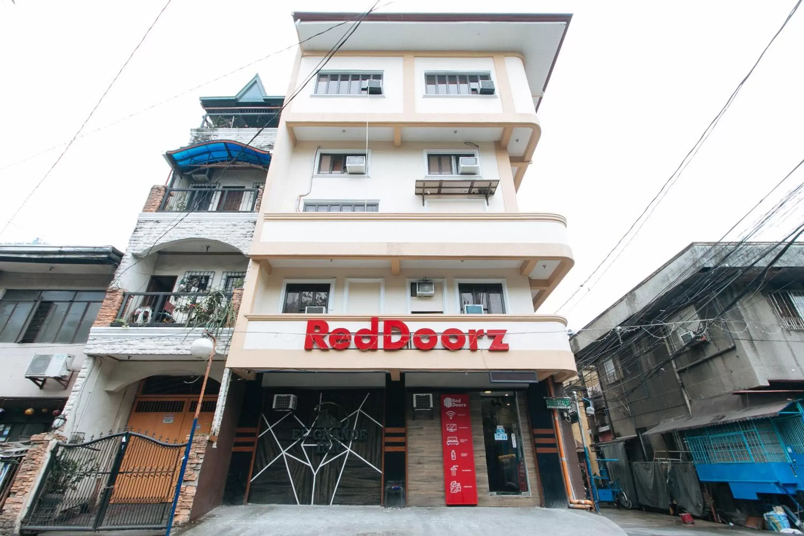 Property building in RedDoorz @ PIY Margal Sampaloc Manila
