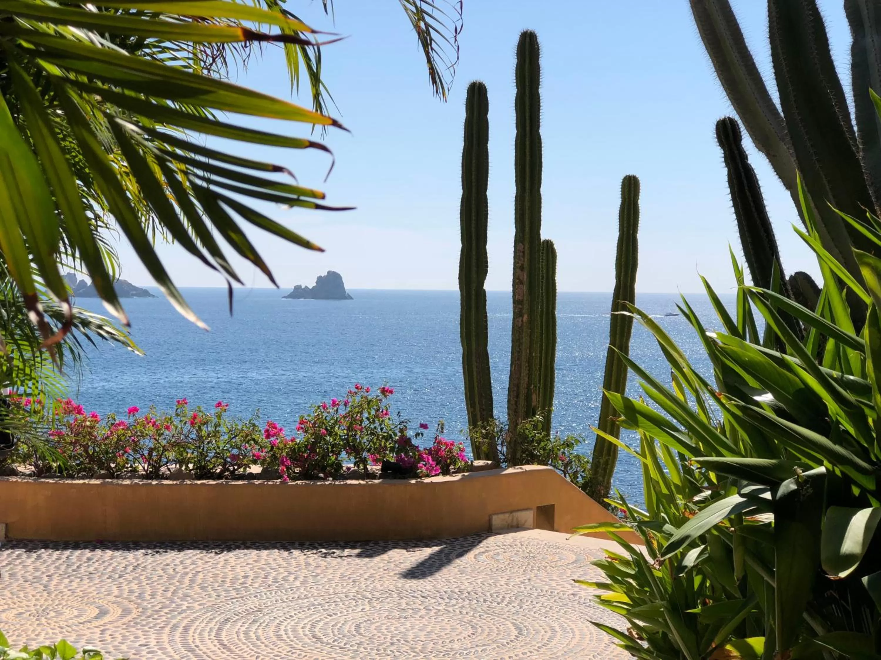 Day in Cala de Mar Resort & Spa Ixtapa