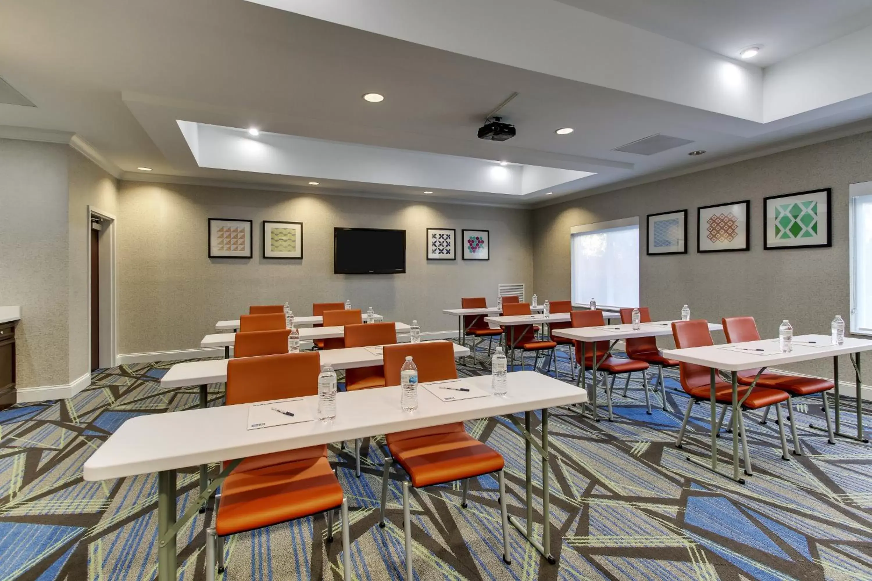 Meeting/conference room in Holiday Inn Express Hotel & Suites Columbus-Fort Benning, an IHG Hotel
