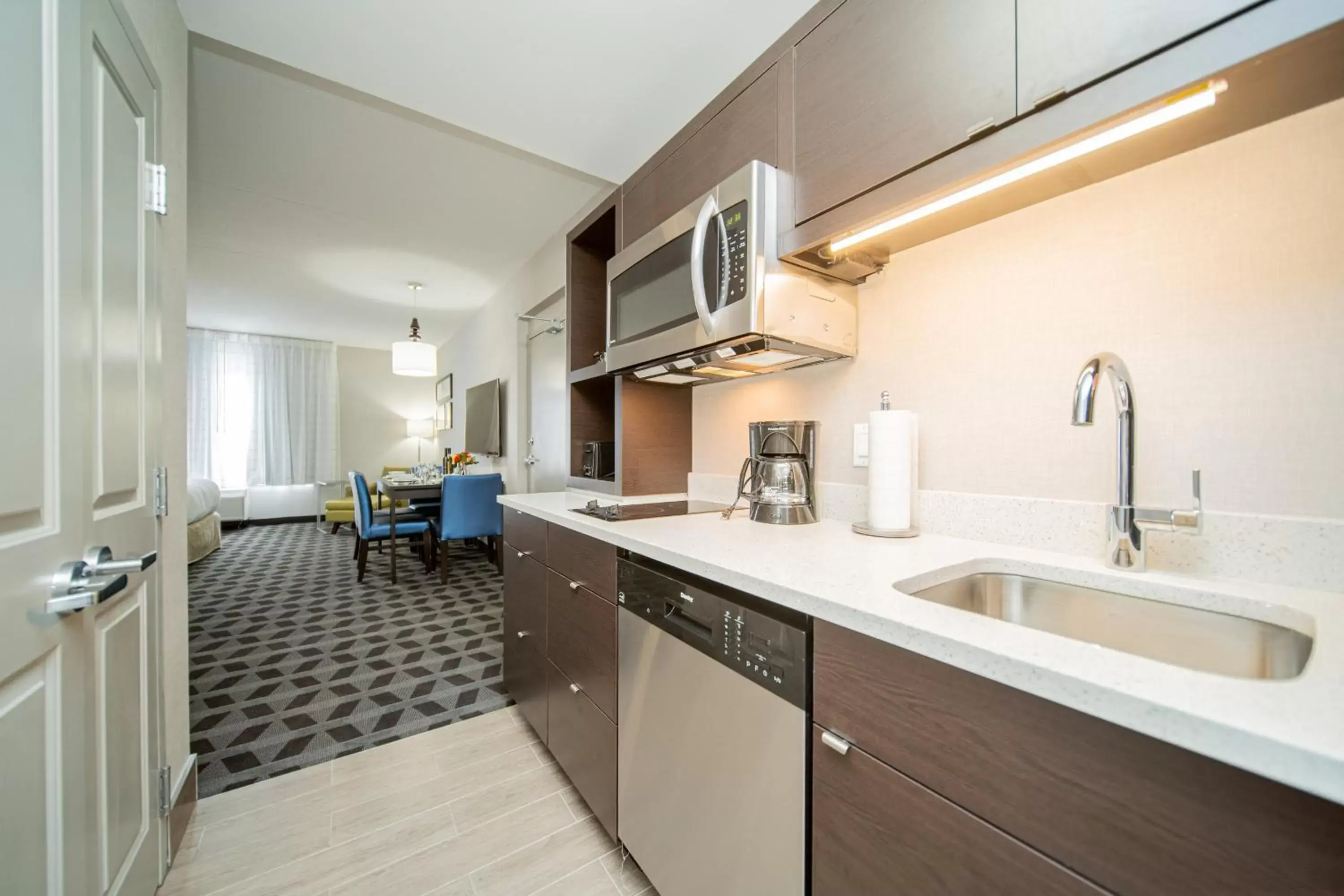 Kitchen or kitchenette, Kitchen/Kitchenette in TownePlace Suites by Marriott Brantford and Conference Centre