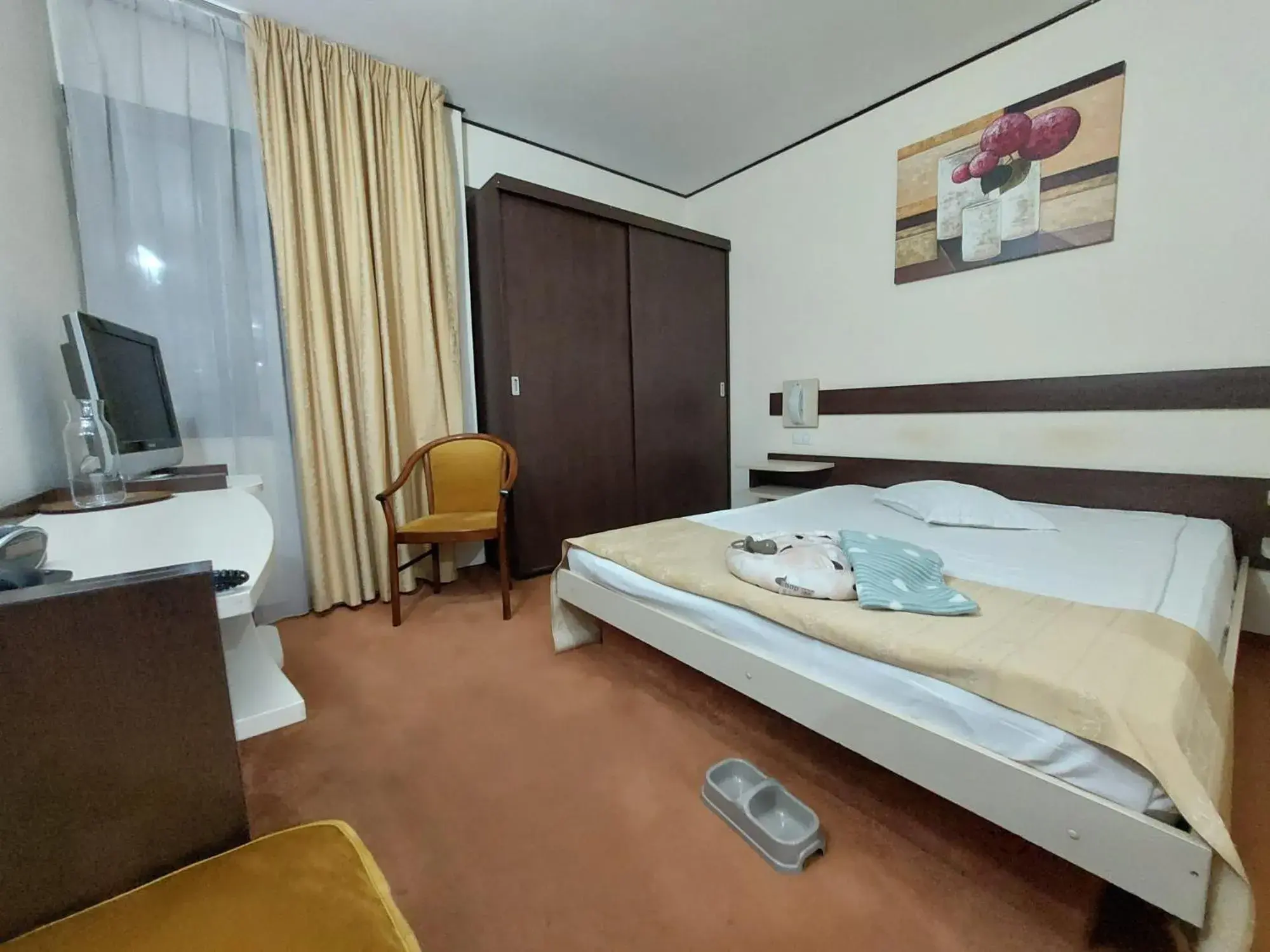 Photo of the whole room, Bed in Hotel Rapsodia City Center