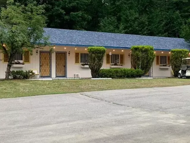 Property Building in Yankee Trail Motel