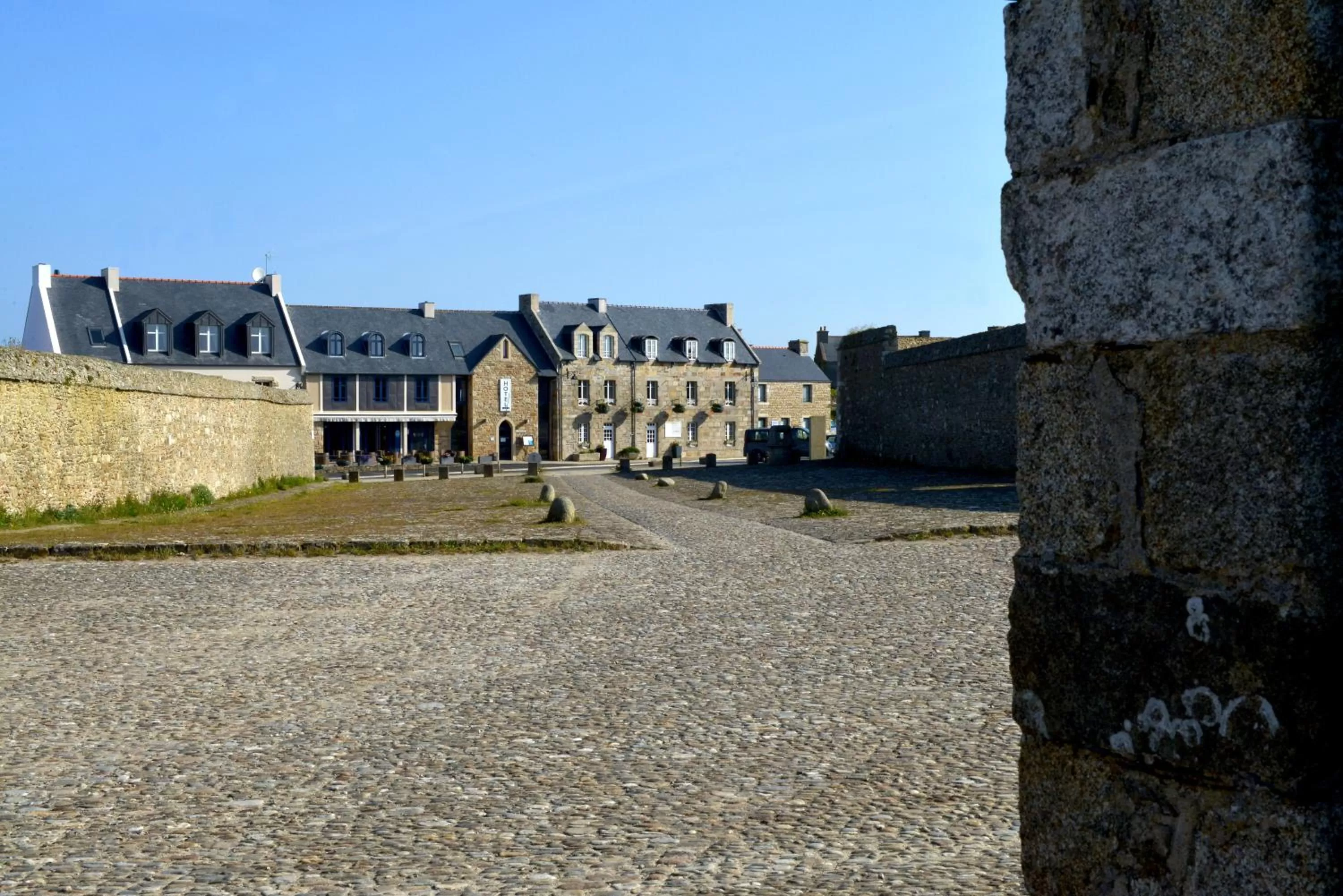 Property building in Hostellerie de la Pointe Saint-Mathieu - SPA & Restaurant