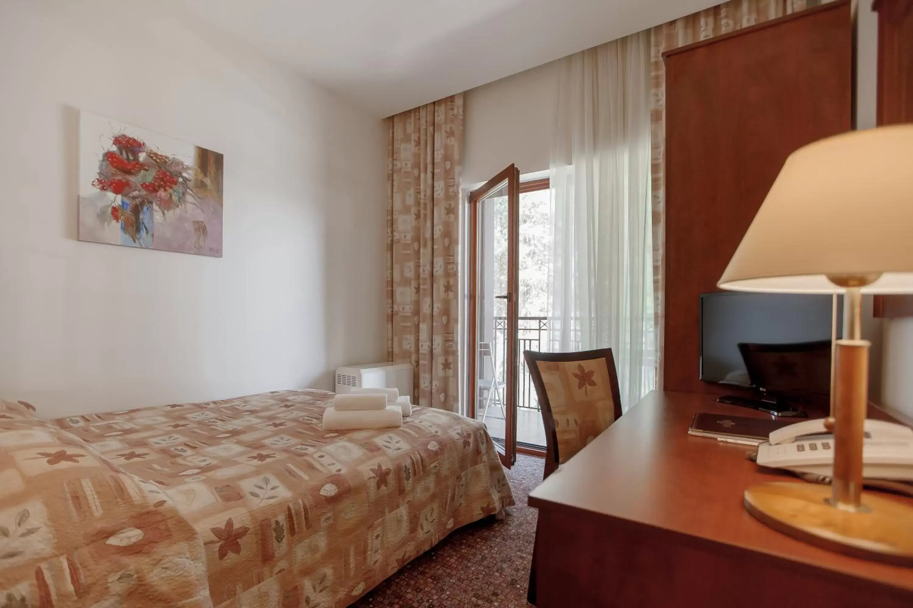 Economy Double Room with Balcony in Regina Economy Double Room with Balcony in Regina