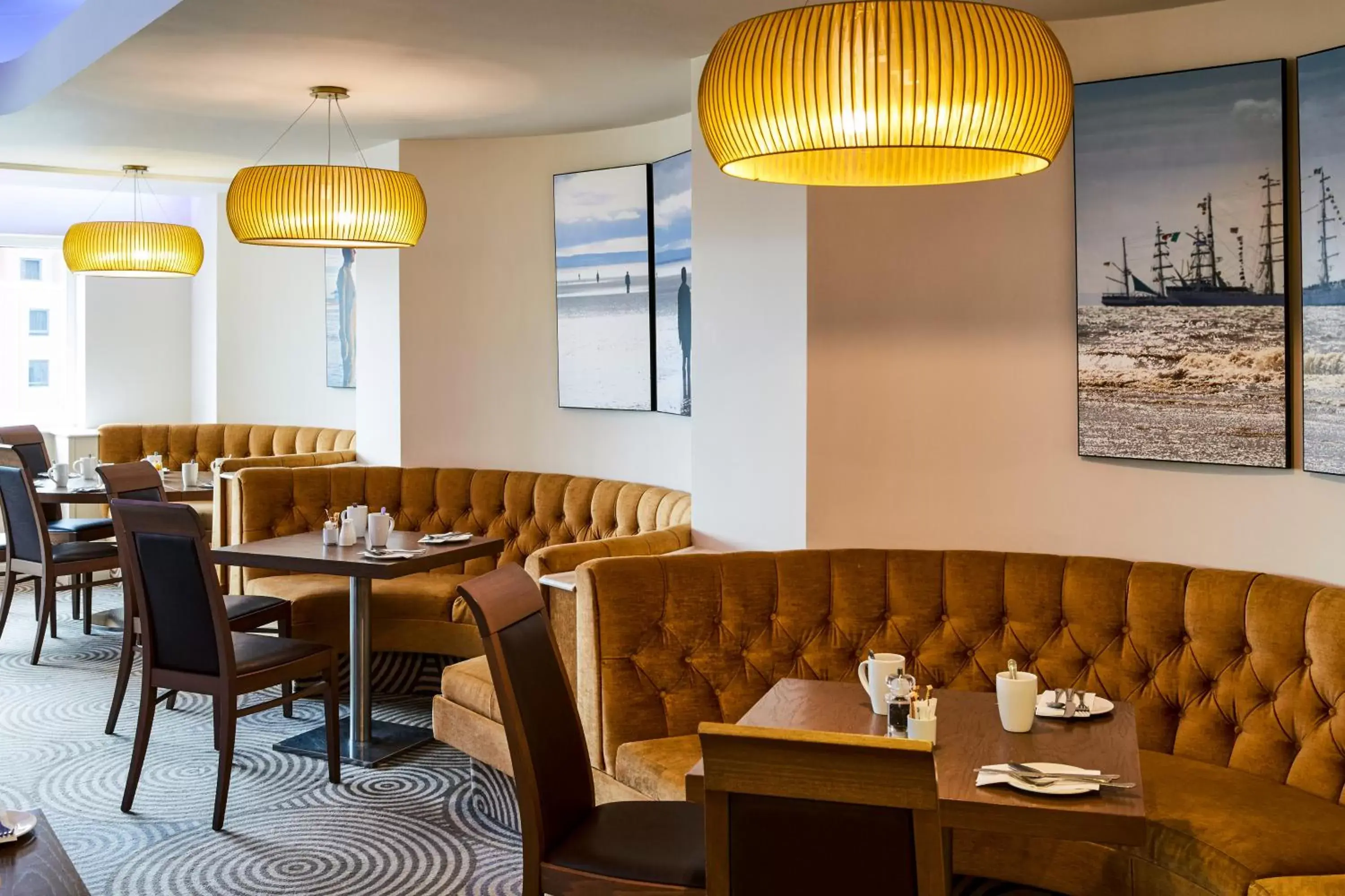 Restaurant/places to eat, Seating Area in Mercure Liverpool Atlantic Tower Hotel