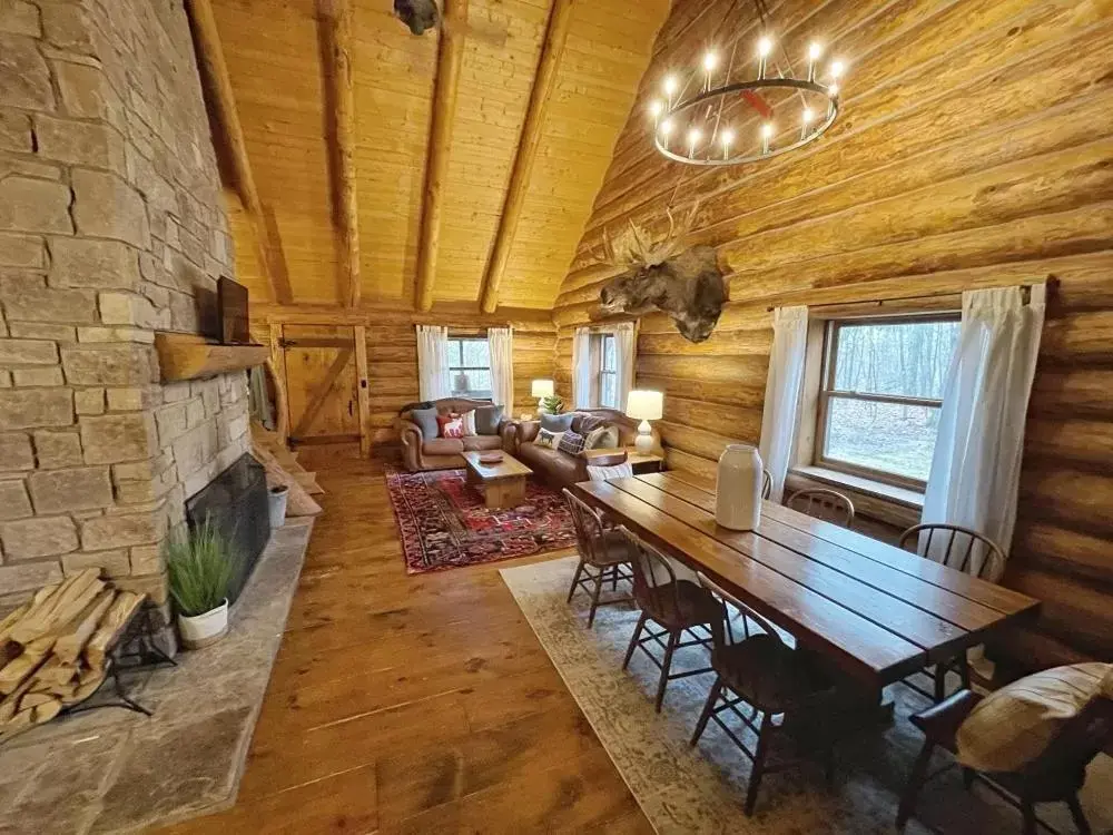 Living room in Drummond Island Resort & Conference Center