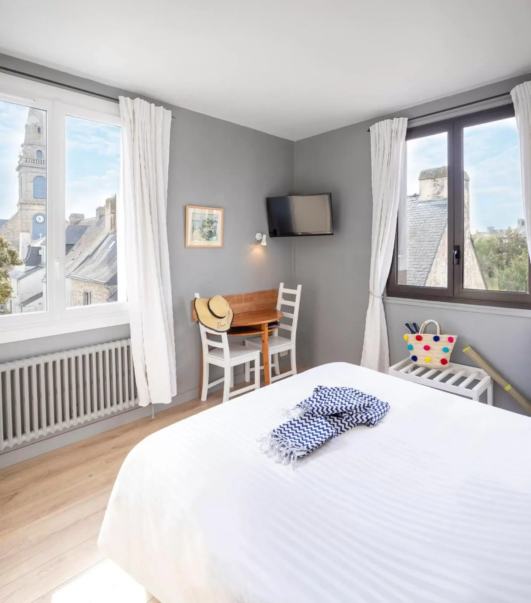 Photo of the whole room, Bed in Hotel Restaurant Spa De La Citadelle Lorient