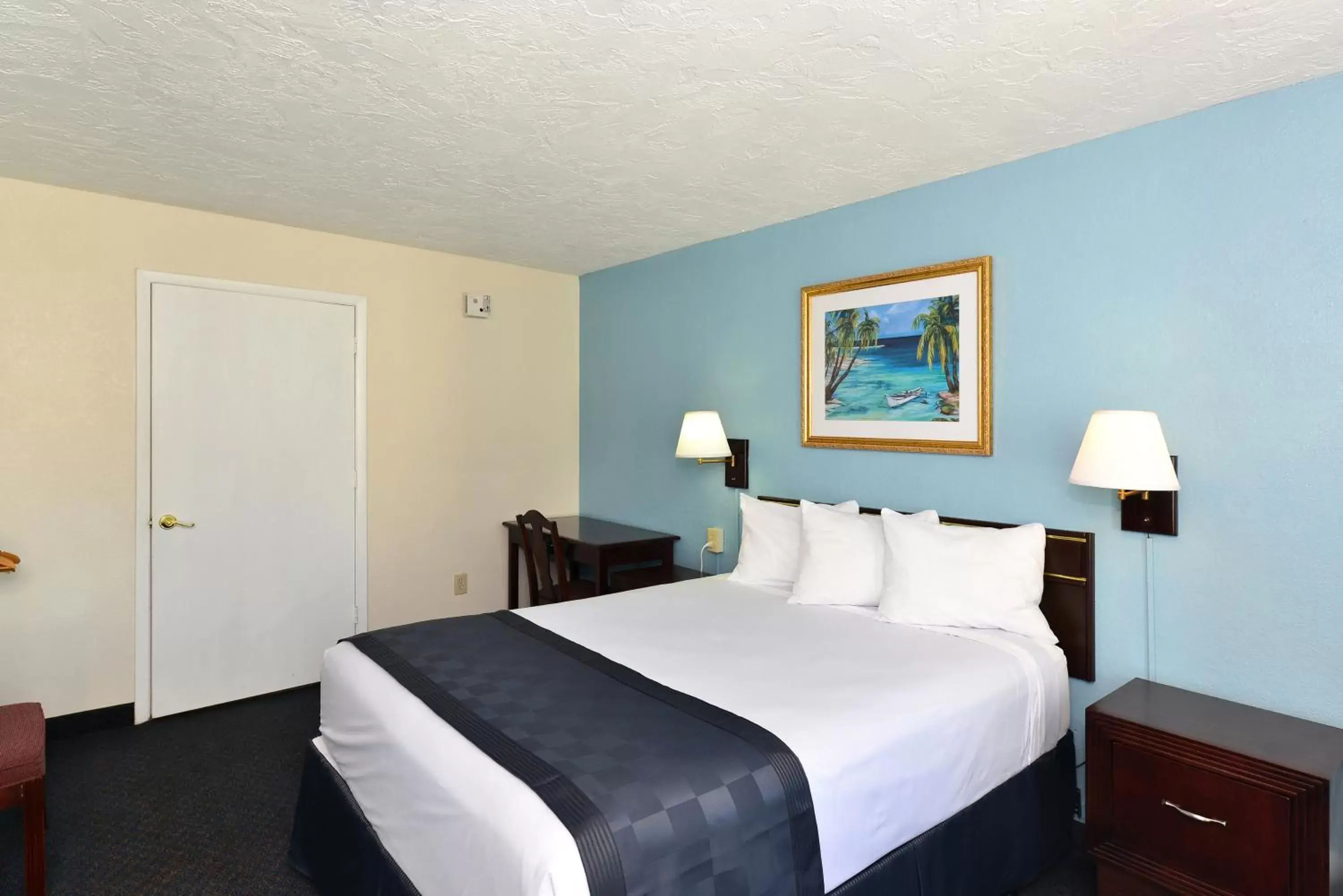Bed in Americas Best Value Inn Bradenton-Sarasota