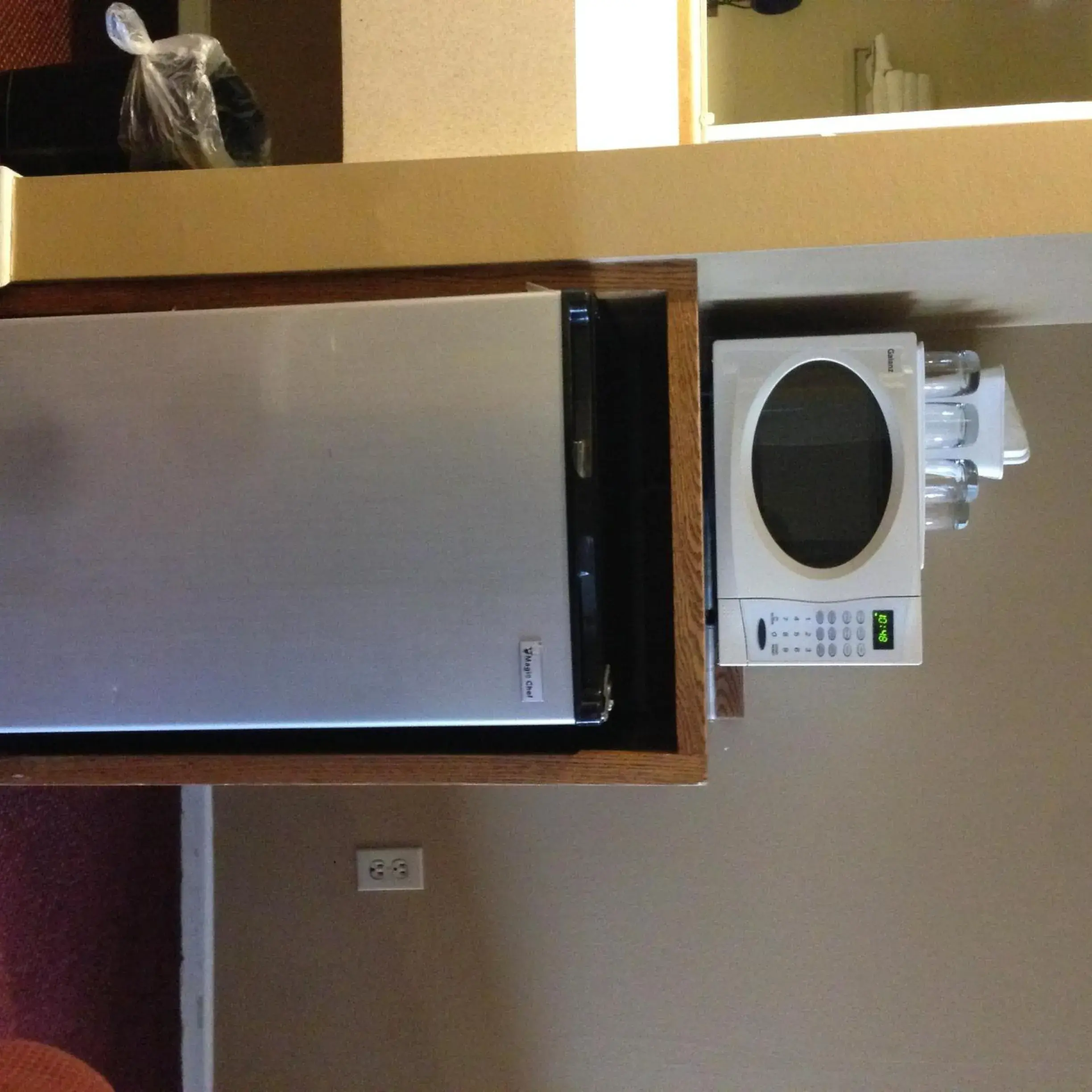 Coffee/tea facilities, Kitchen/Kitchenette in Days Inn By Wyndham Bellingham WA