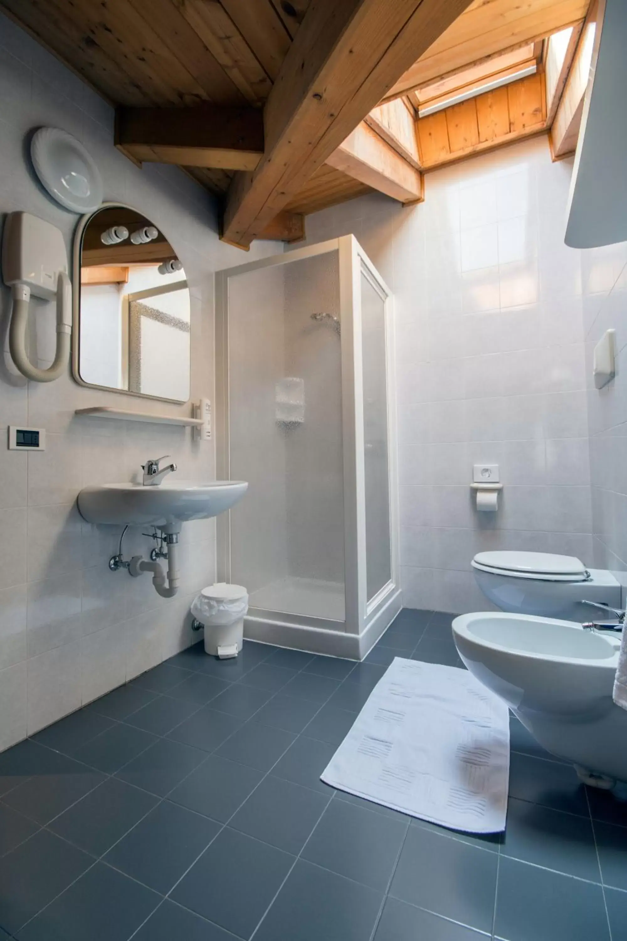 Bathroom in Garni Castel Ferari