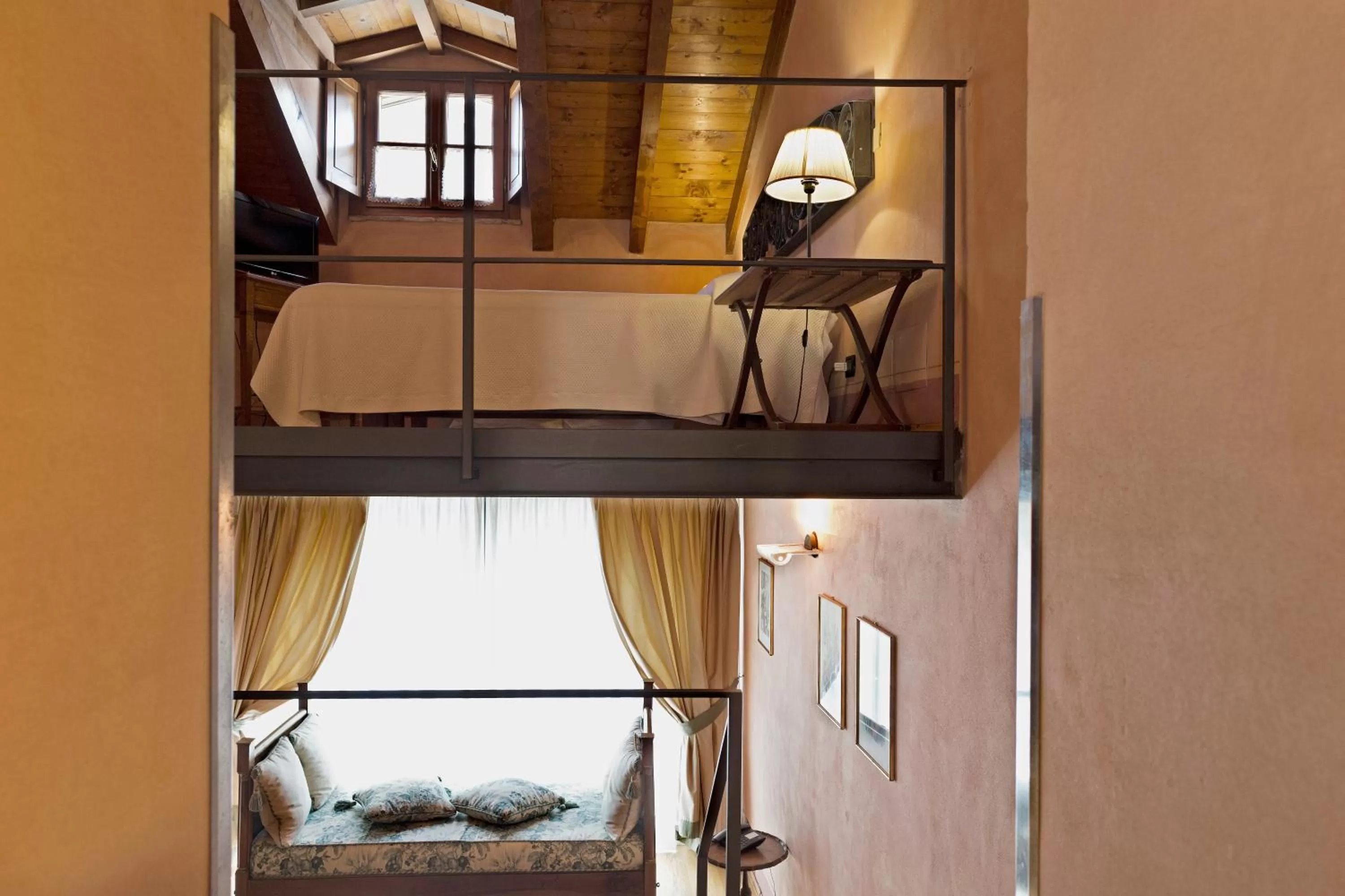 Bed in Hotel Locanda Dei Mai Intees