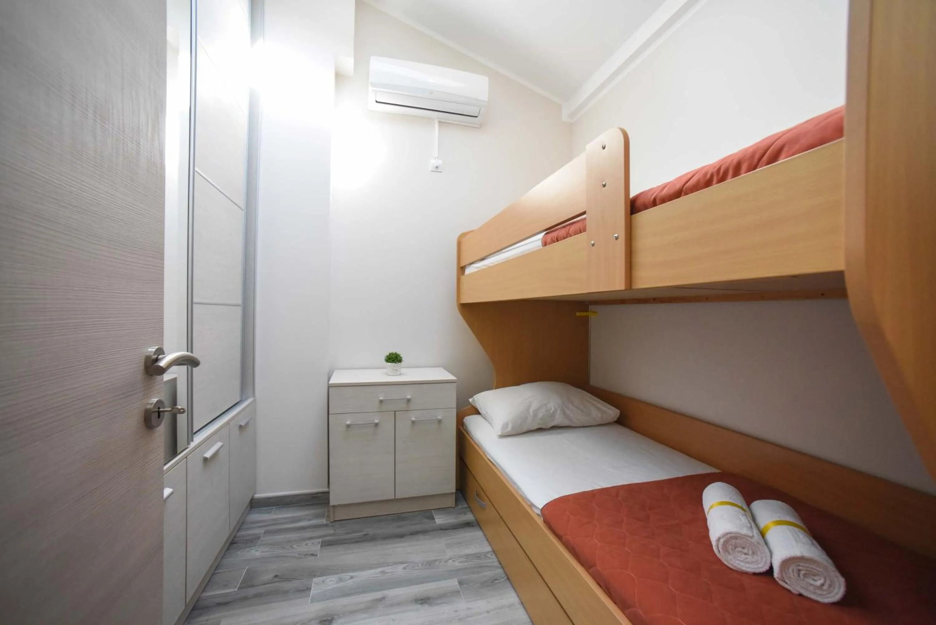 Day, Bed in D&D Apartments