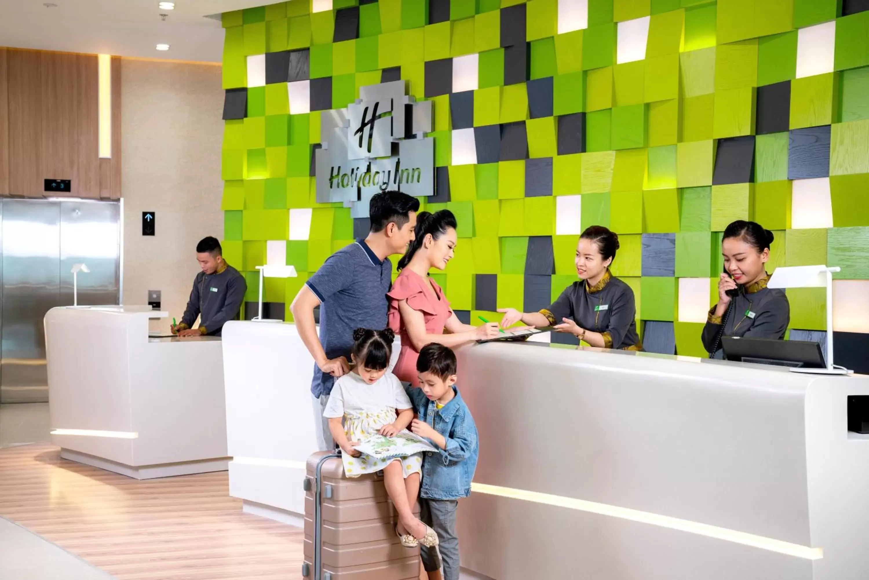 Lobby or reception in Holiday Inn & Suites Saigon Airport, an IHG Hotel