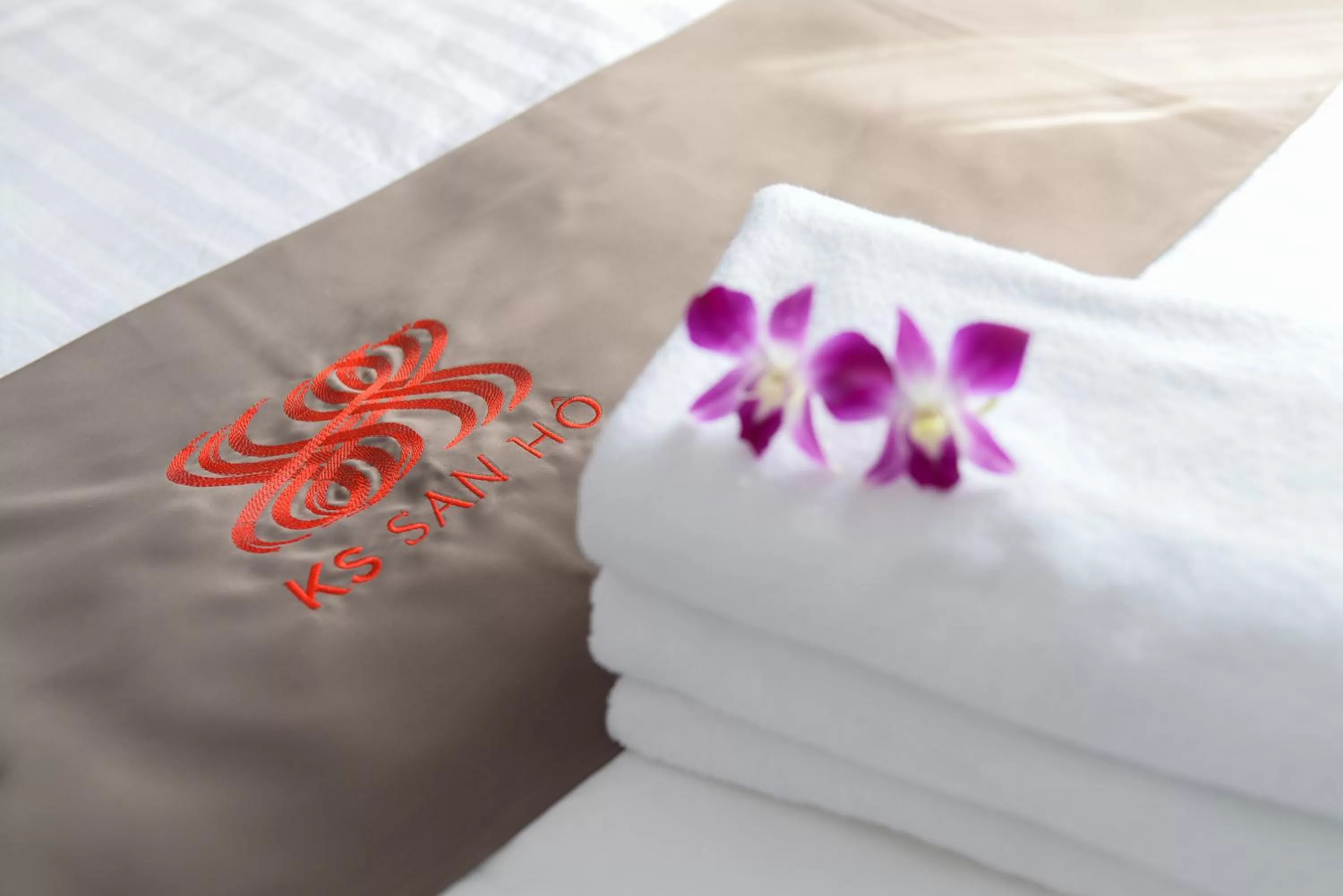 Bed, Property Logo/Sign in Khách sạn San Hô Vũng Tàu (Coral Hotel)