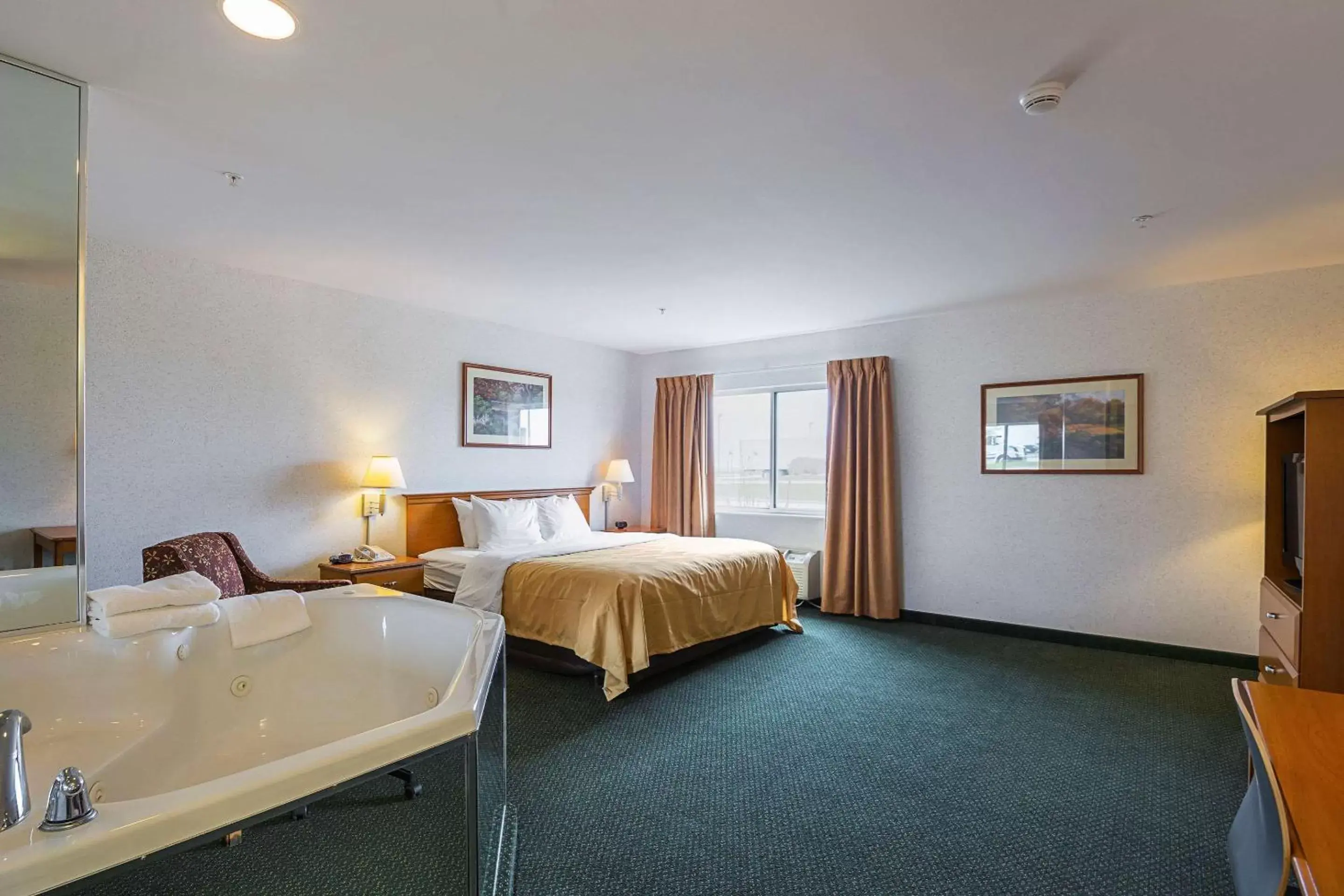 Photo of the whole room, Bed in Quality Inn & Suites Belmont Route 151 Photo of the whole room, Bed in Quality Inn & Suites Belmont Route 151