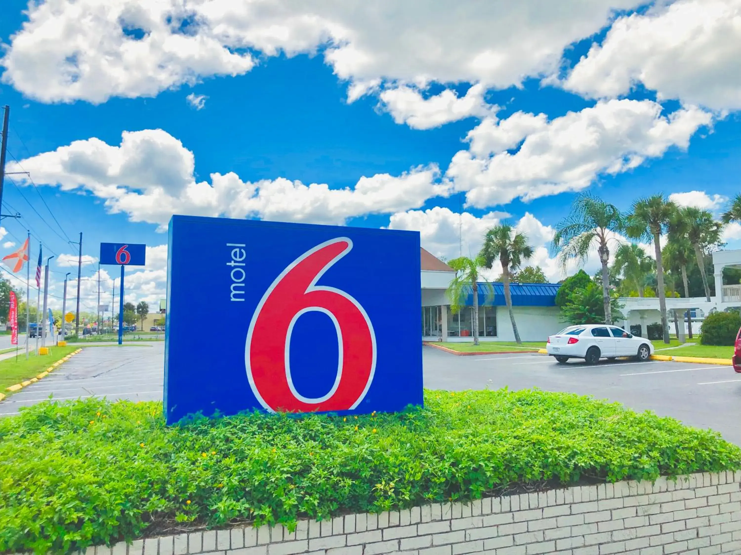 Property building, Property Logo/Sign in Motel 6-Starke, FL