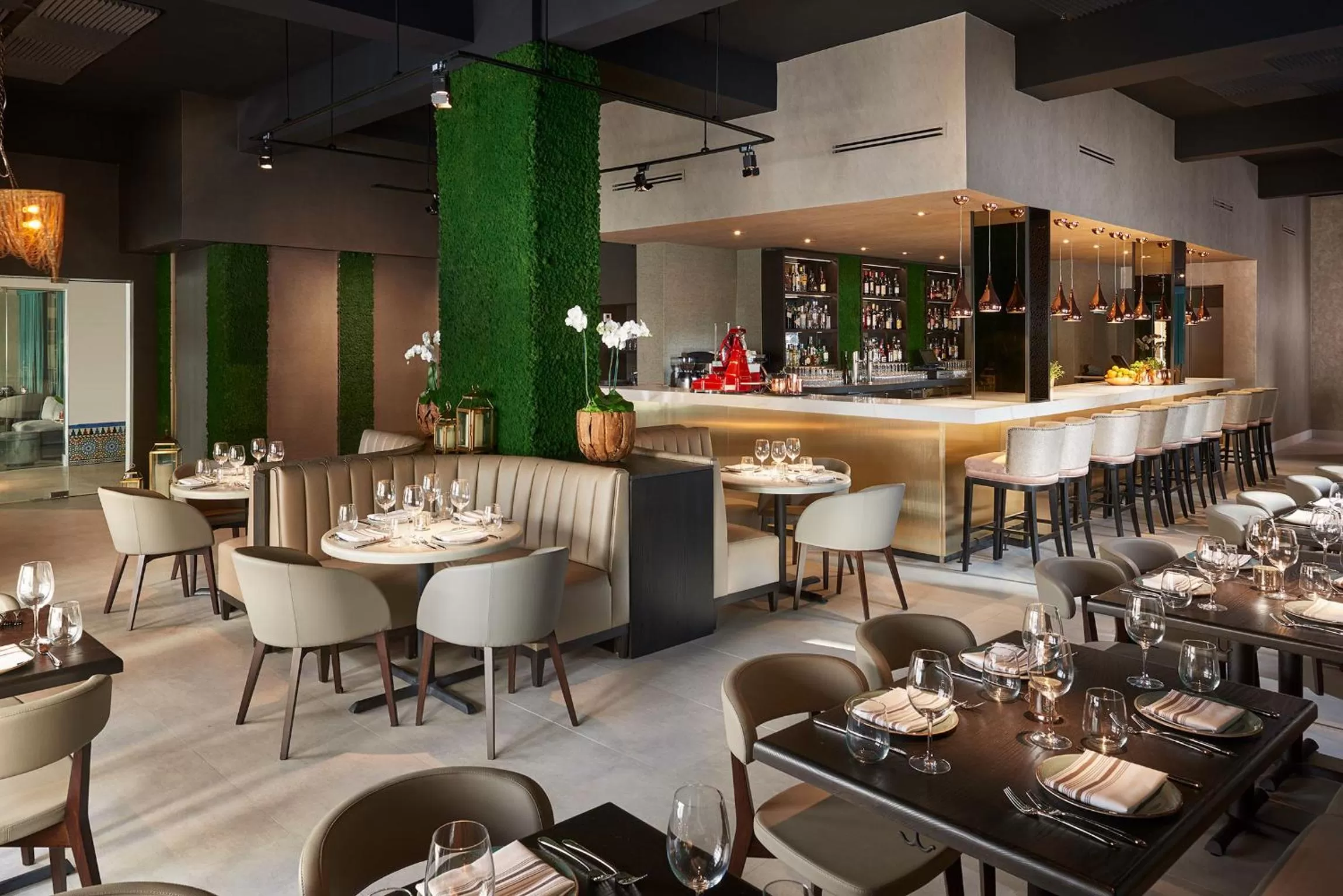 Restaurant/places to eat in Hotel St. Michel