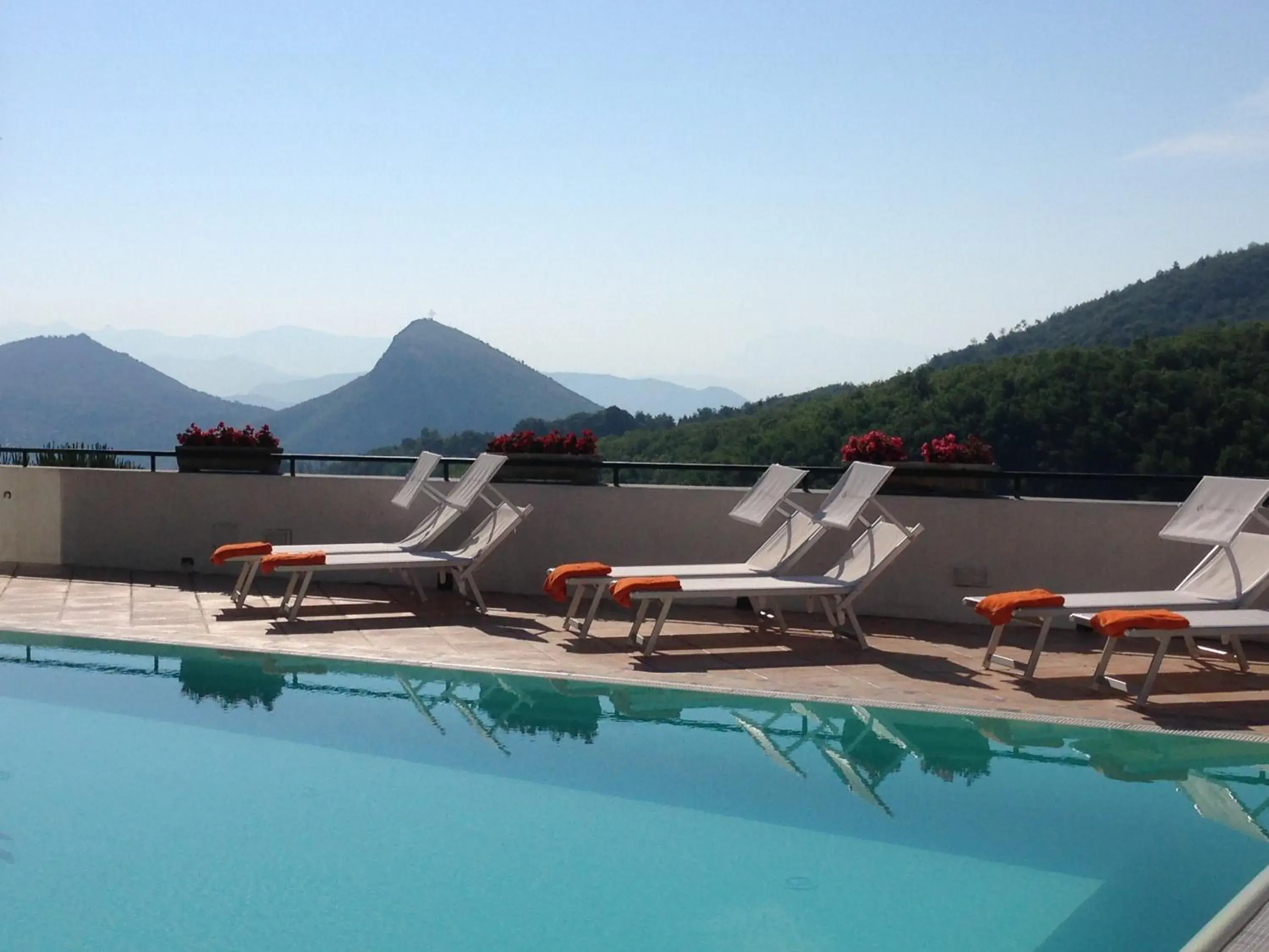 Swimming Pool in Hotel Scapolatiello