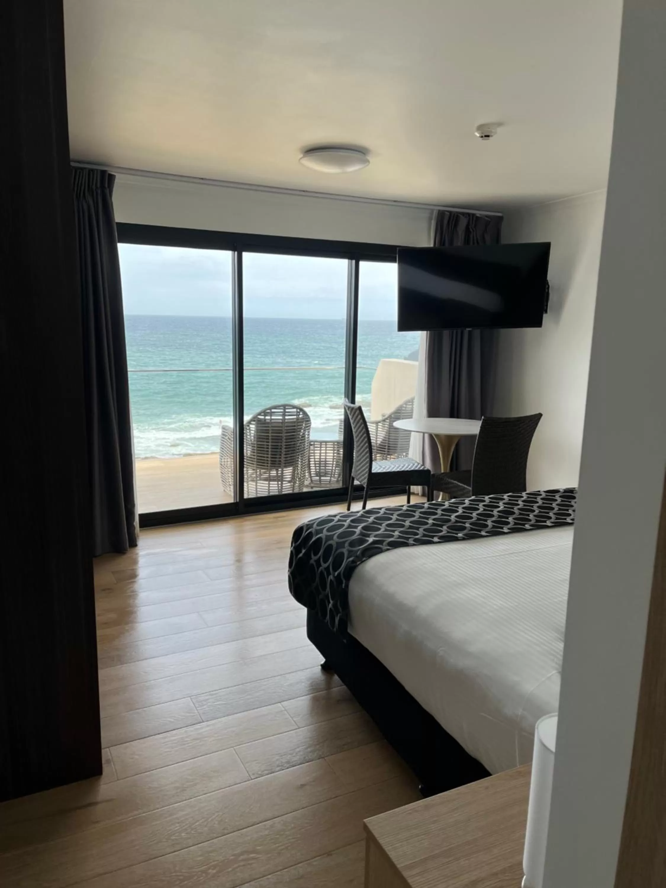 Photo of the whole room, Bed in Ocean Front Motel