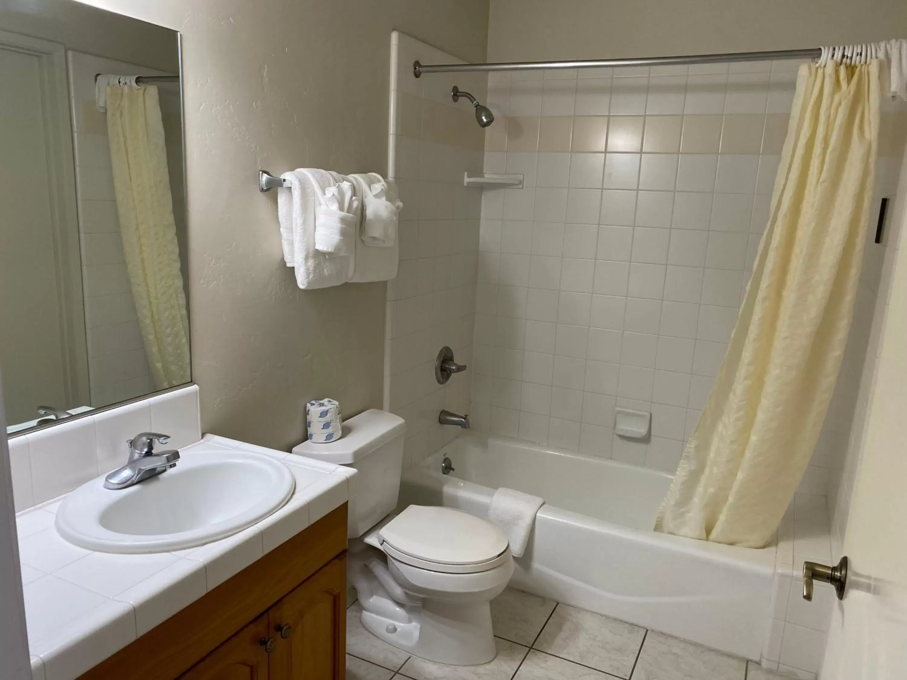 Bathroom in Bide-A-Wee Inn and Cottages