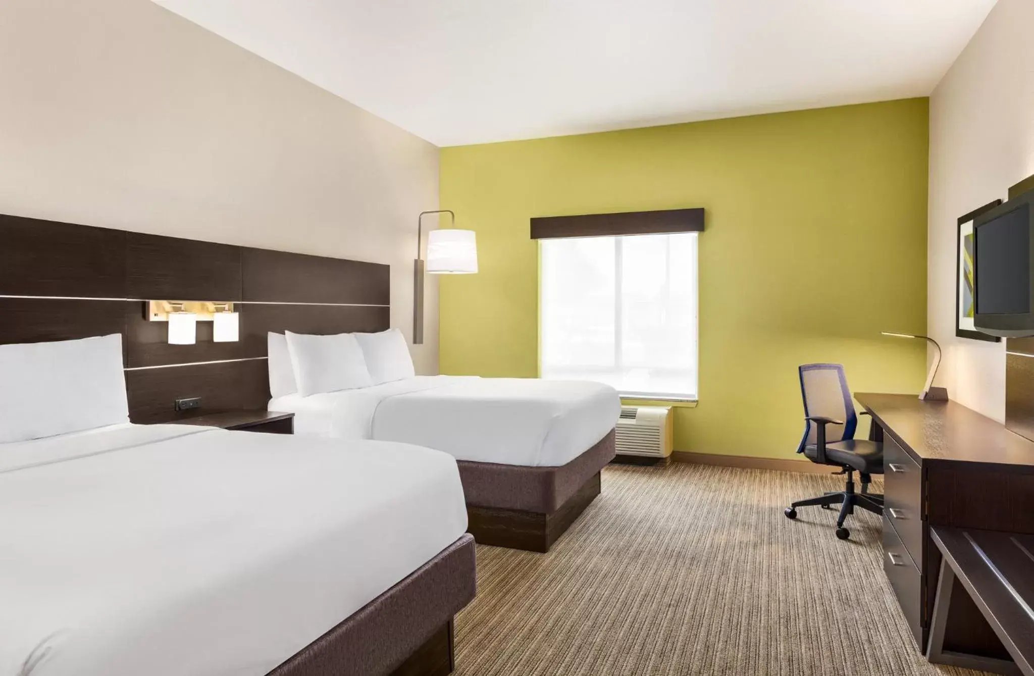 Photo of the whole room, Bed in Holiday Inn Express Hotel & Suites San Antonio NW-Medical Area, an IHG Hotel