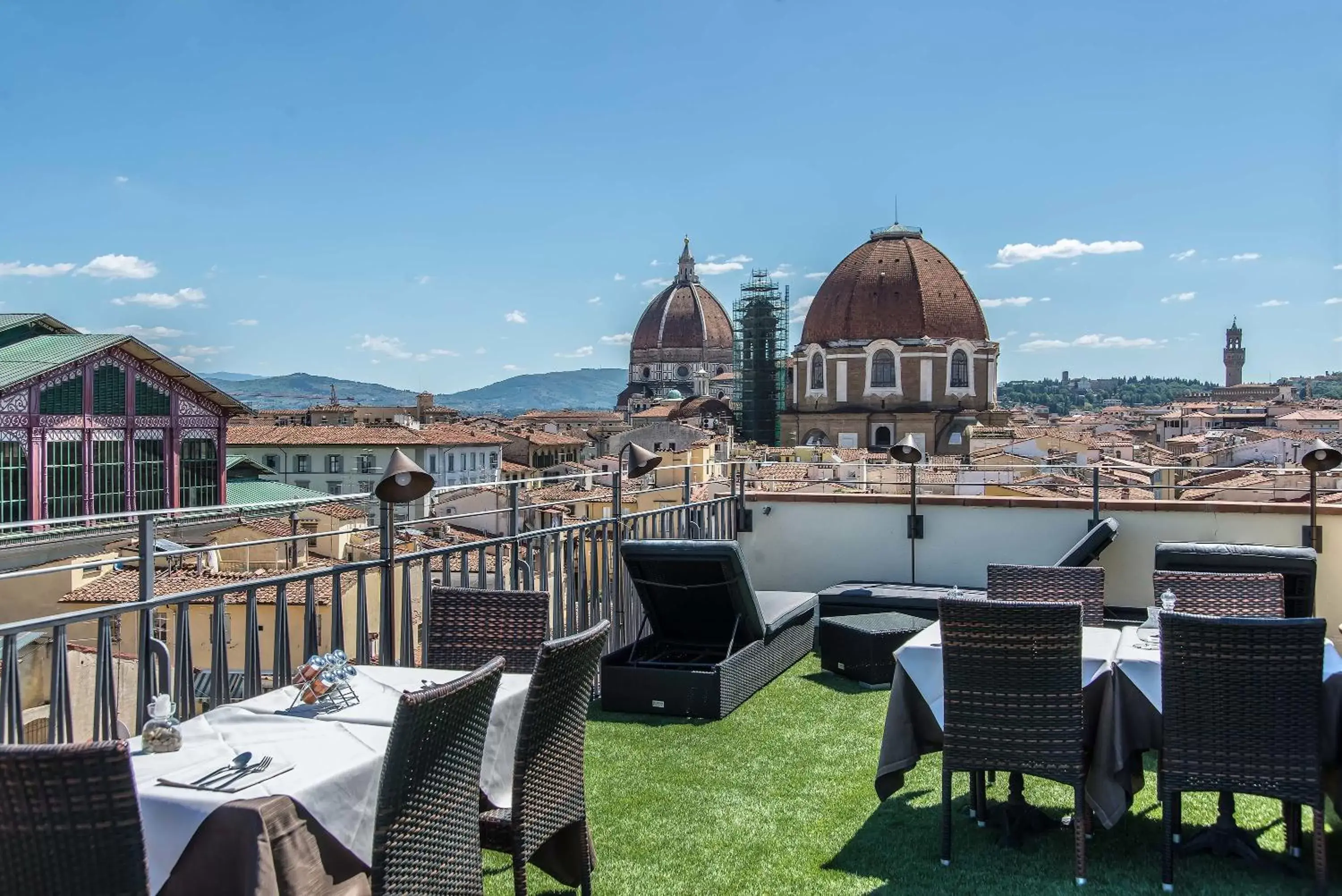 Restaurant/places to eat in Hotel Machiavelli Palace