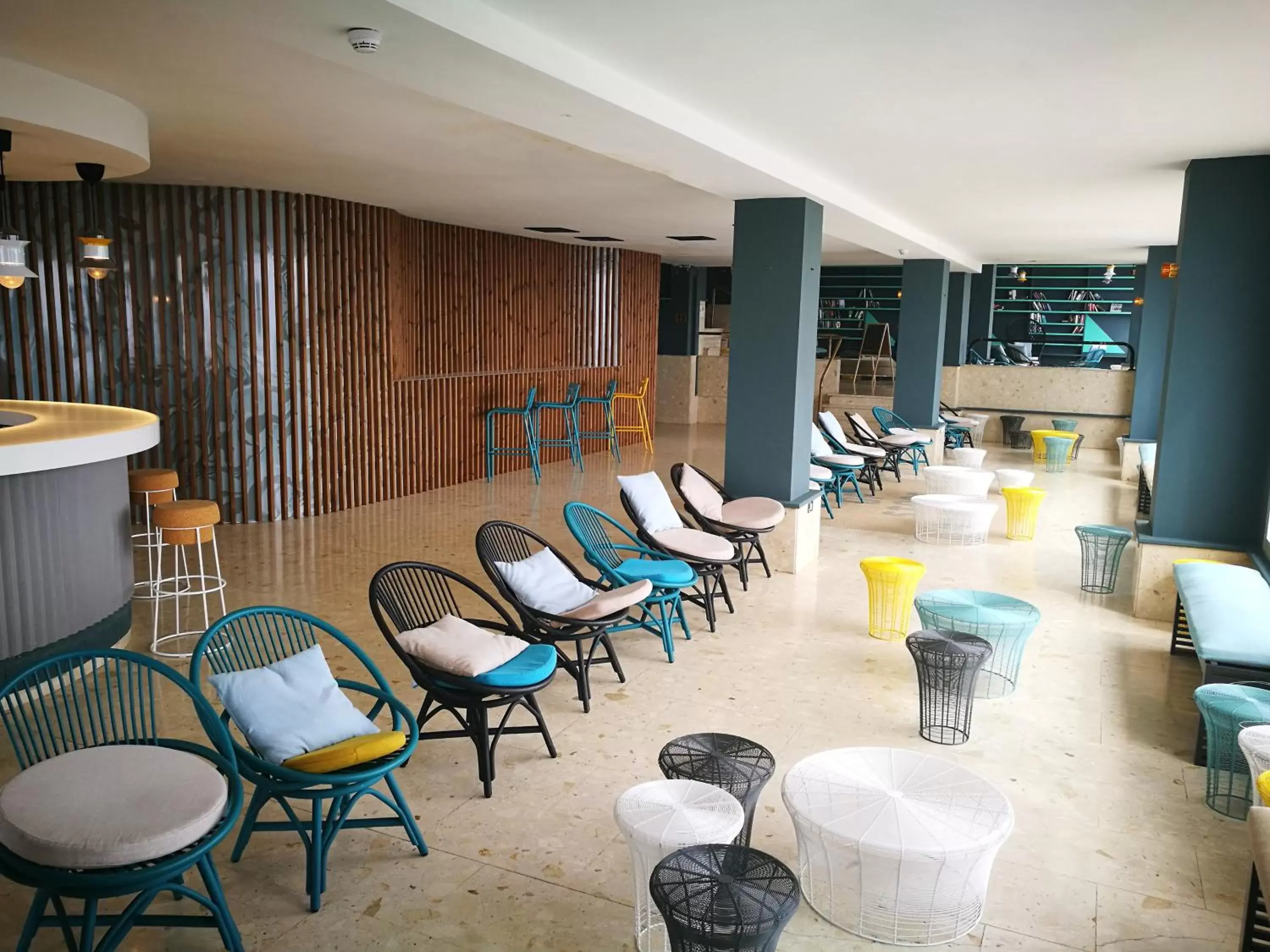 Lounge or bar, Restaurant/Places to Eat in Hotel Riosol